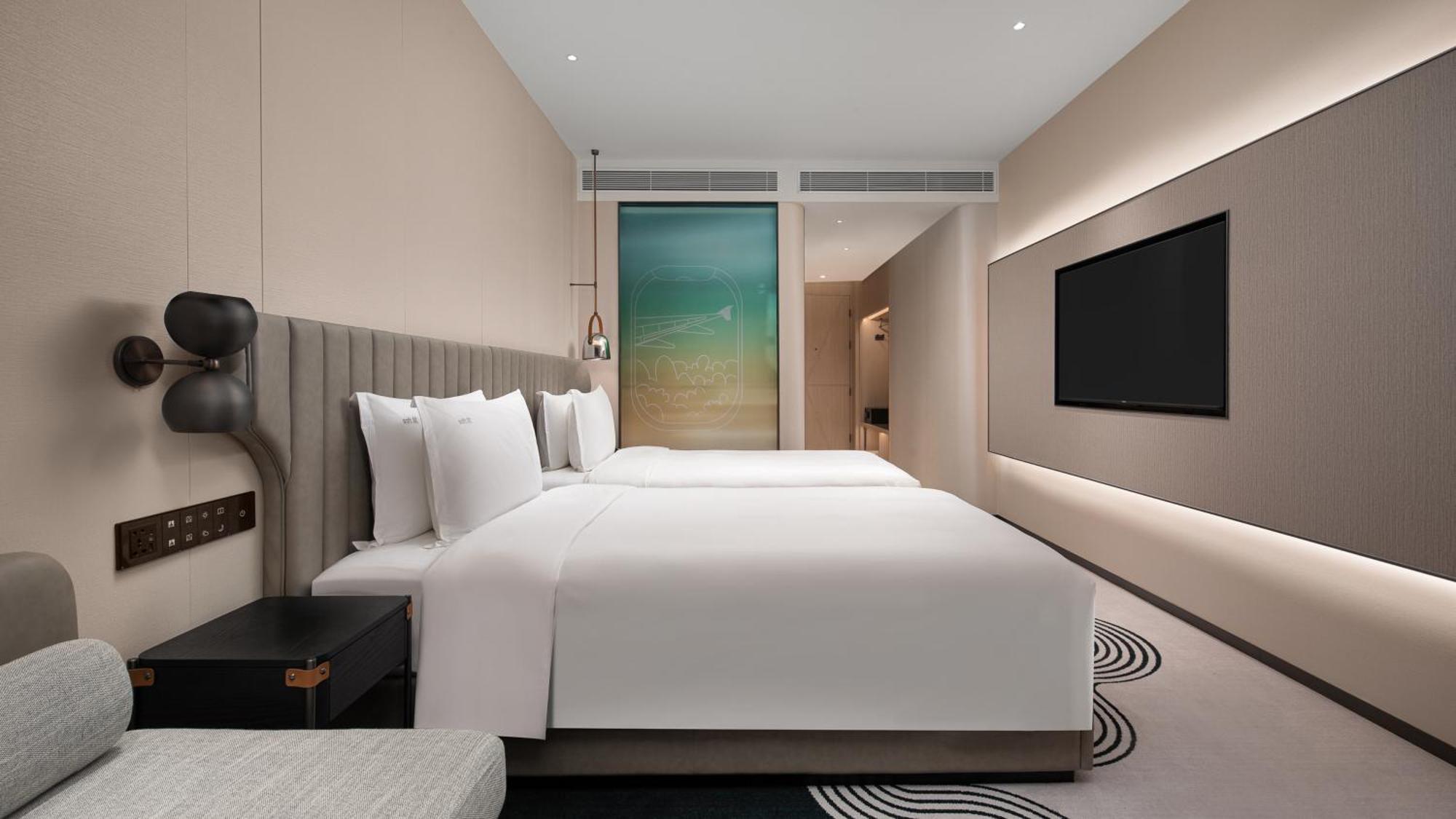 Standard Twin Room with Airport view