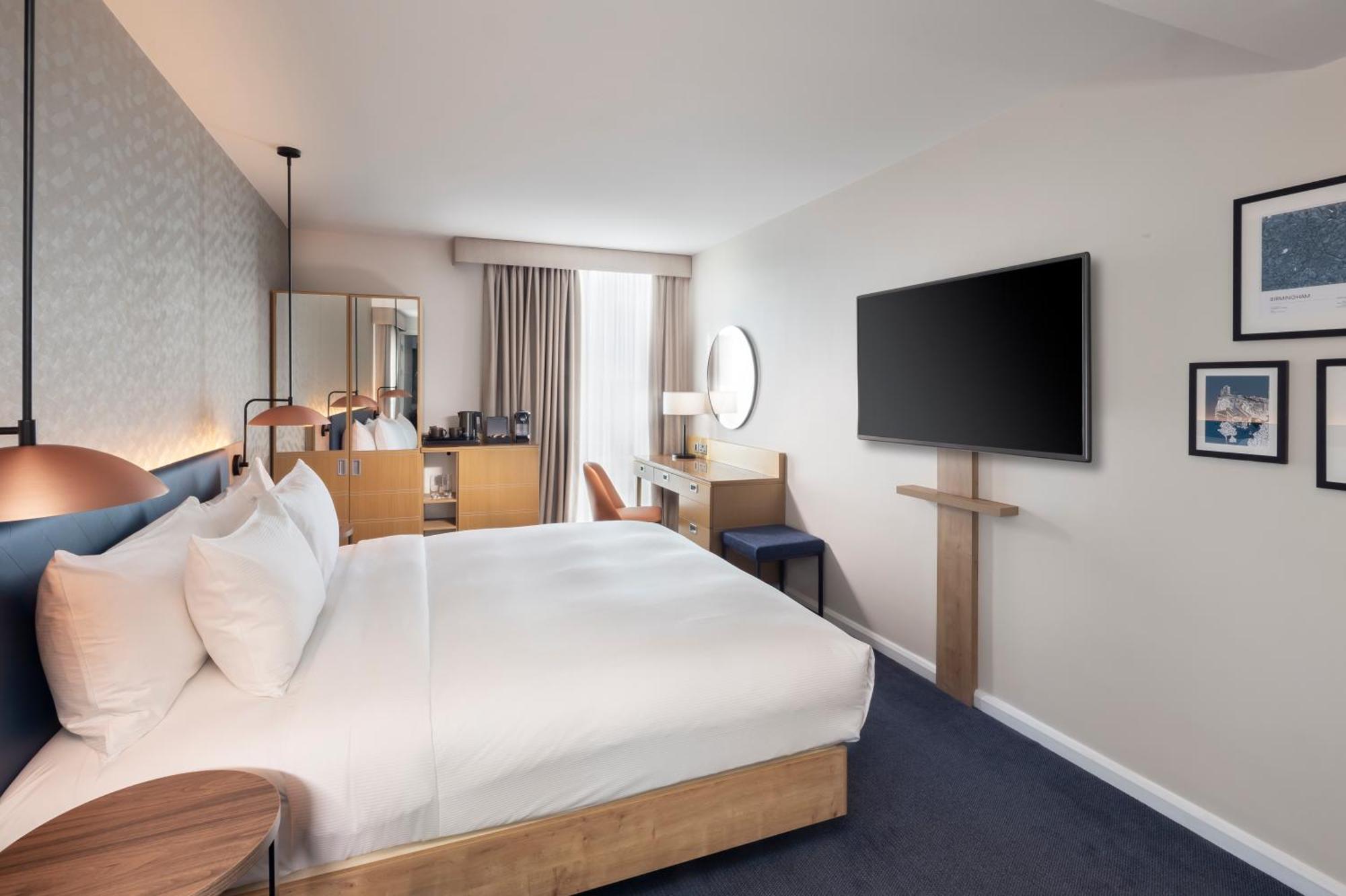 King Guest Room,1697774107:JPEG