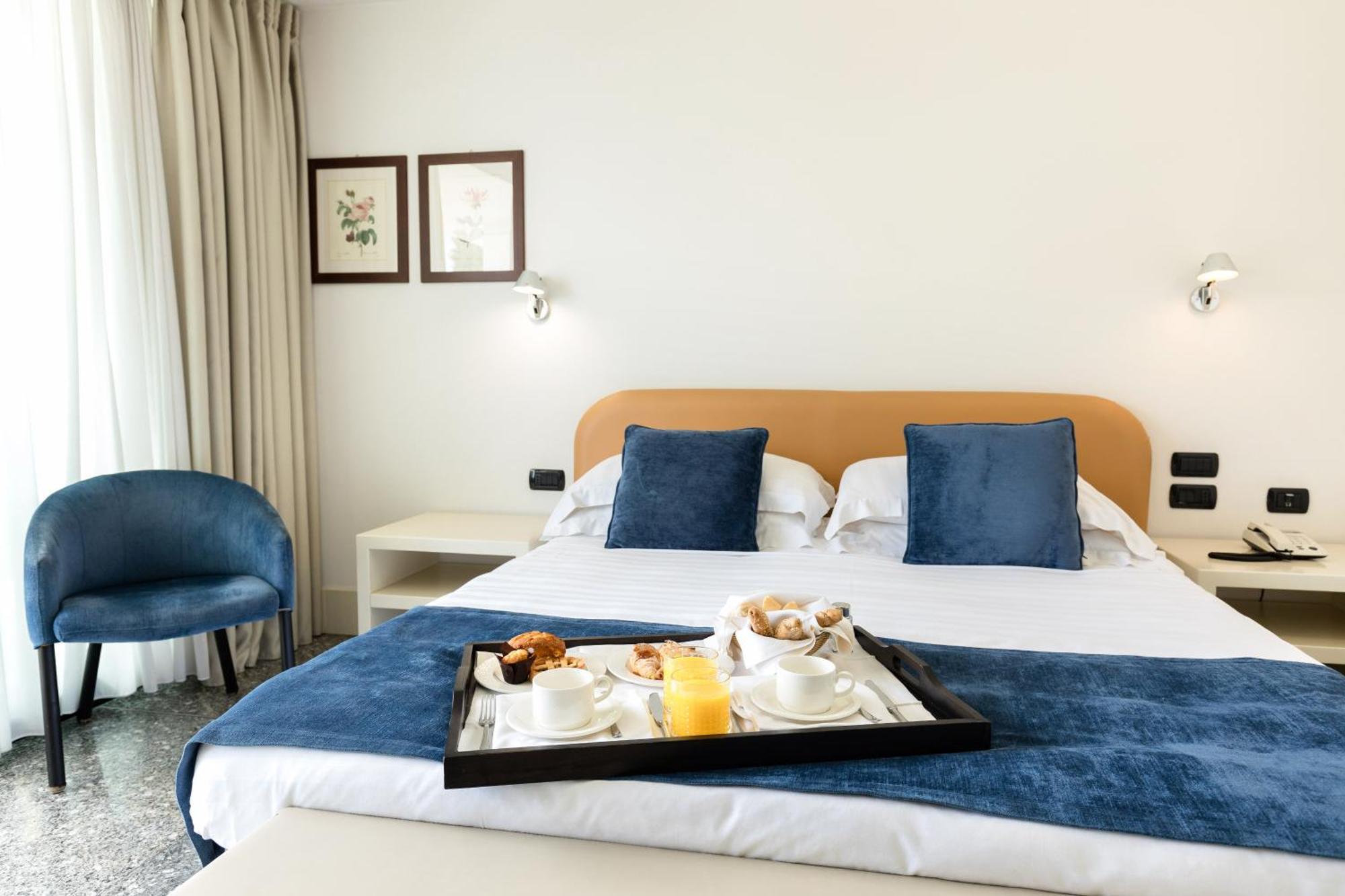 Comfort Double Room with Balcony and Lake View