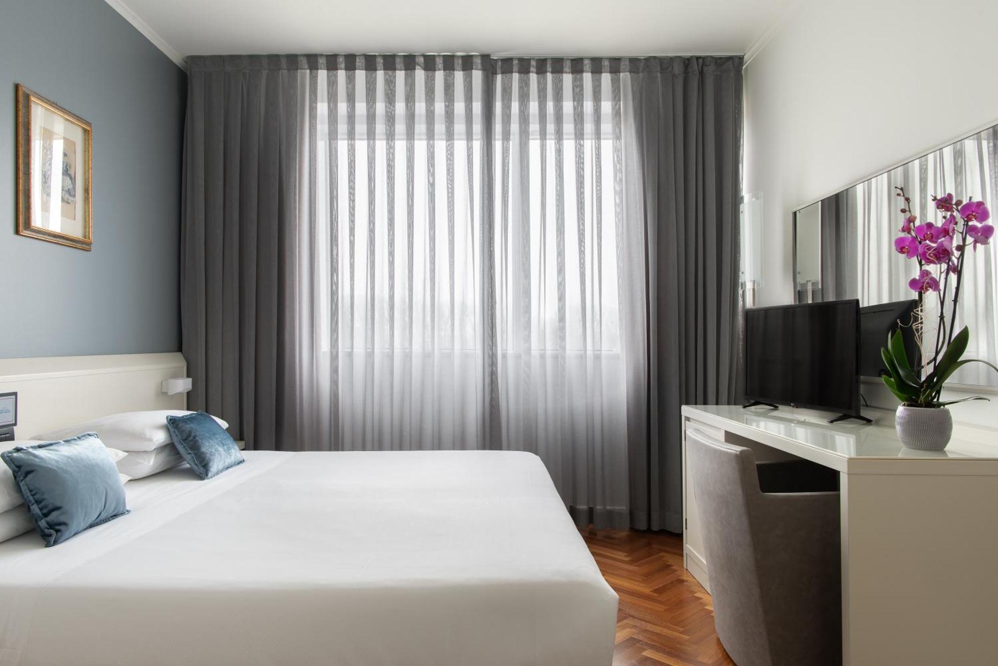 Double or Twin Room (1 Adult)