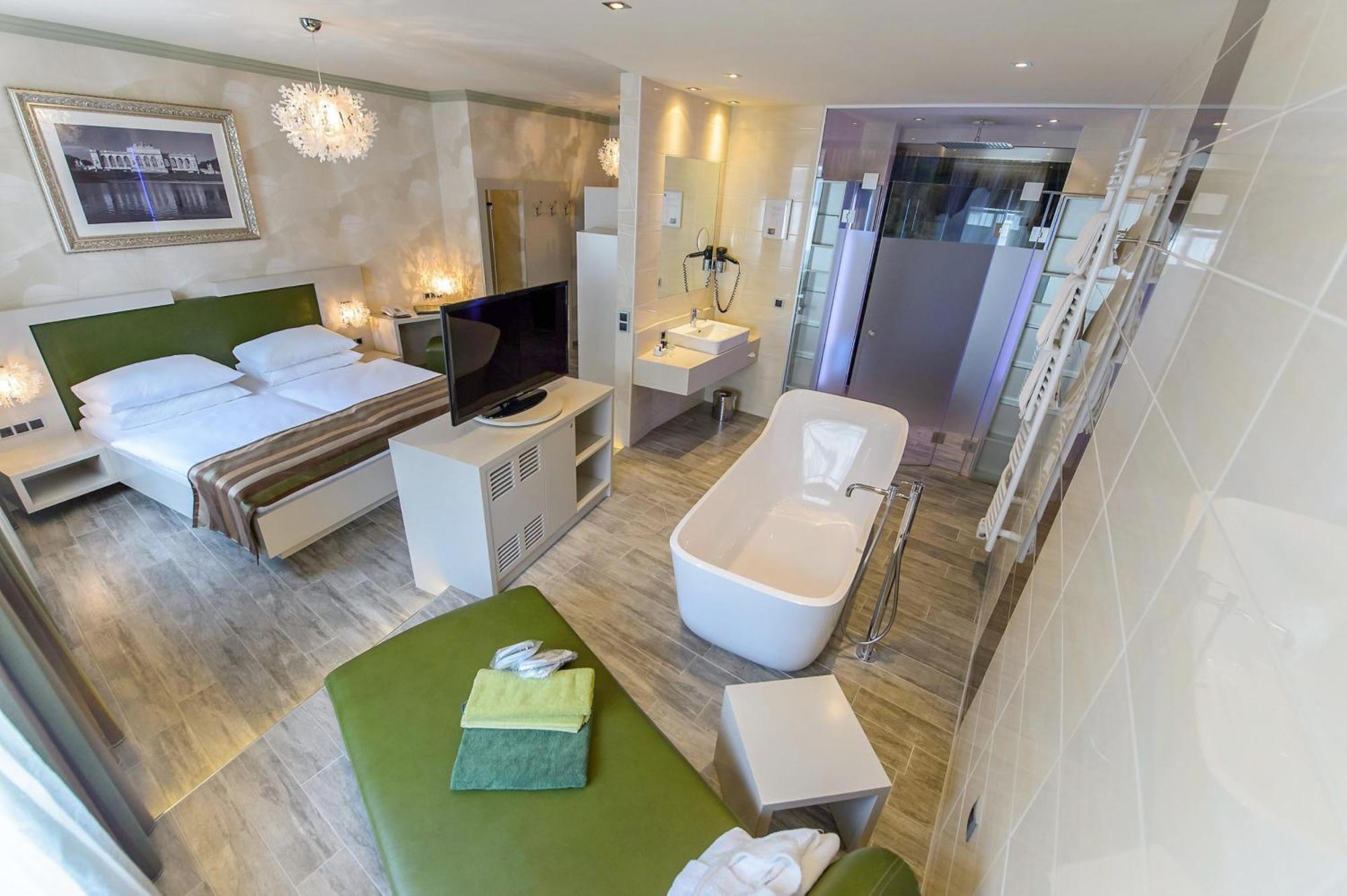 Luxury Suite with Infrared Cabin,1697806539:JPEG