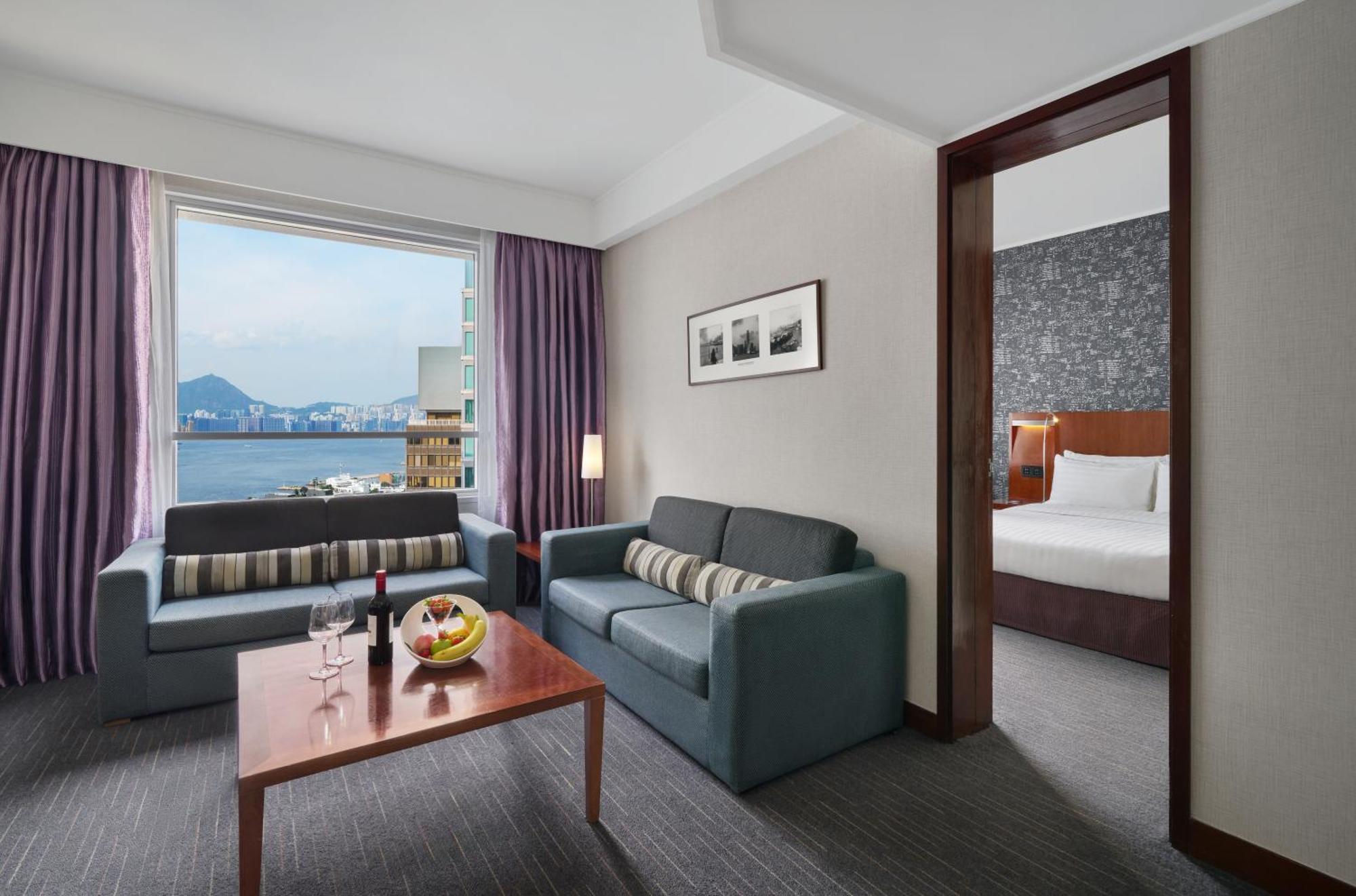 Junior Queen Suite