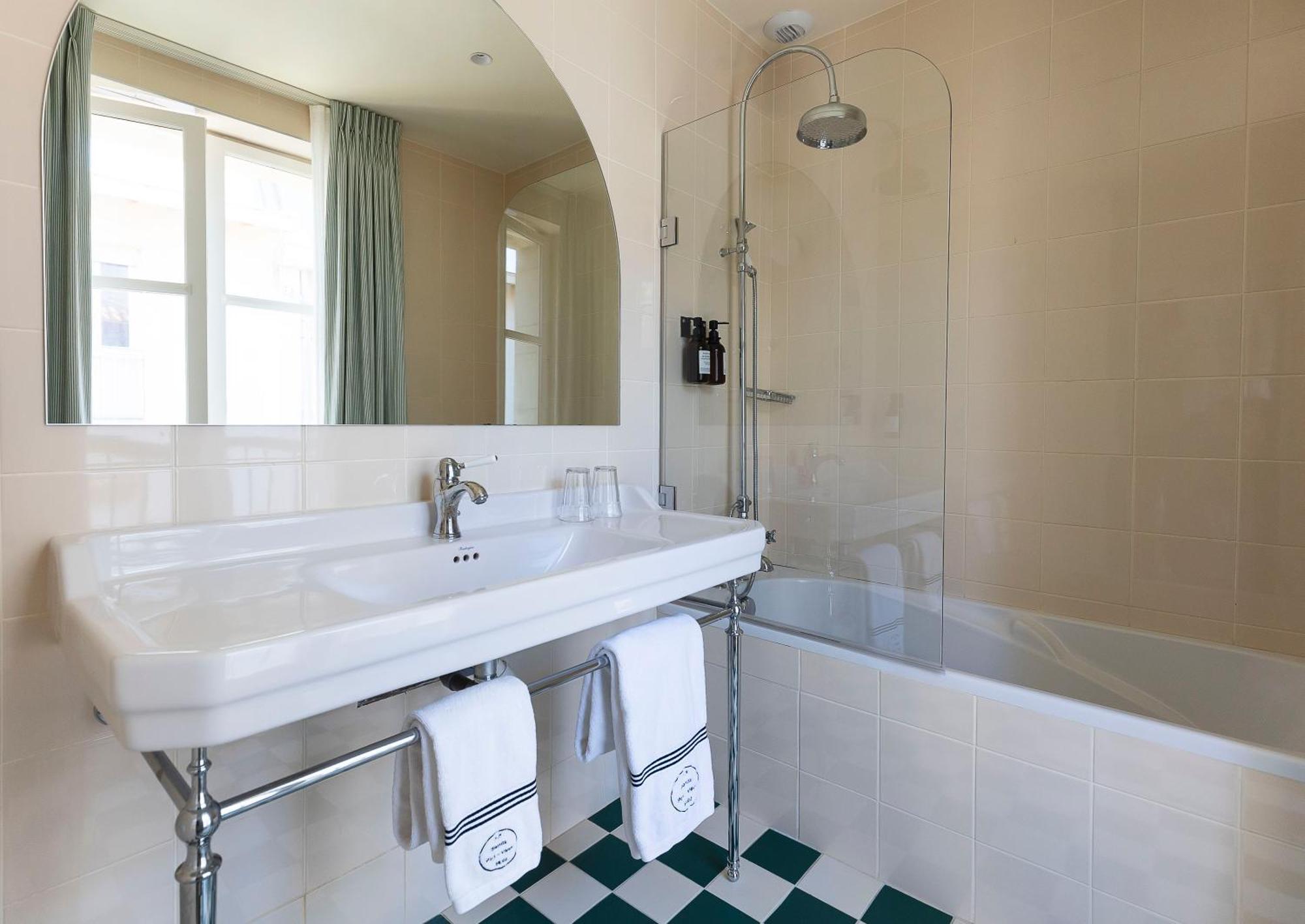 Superior sea side room