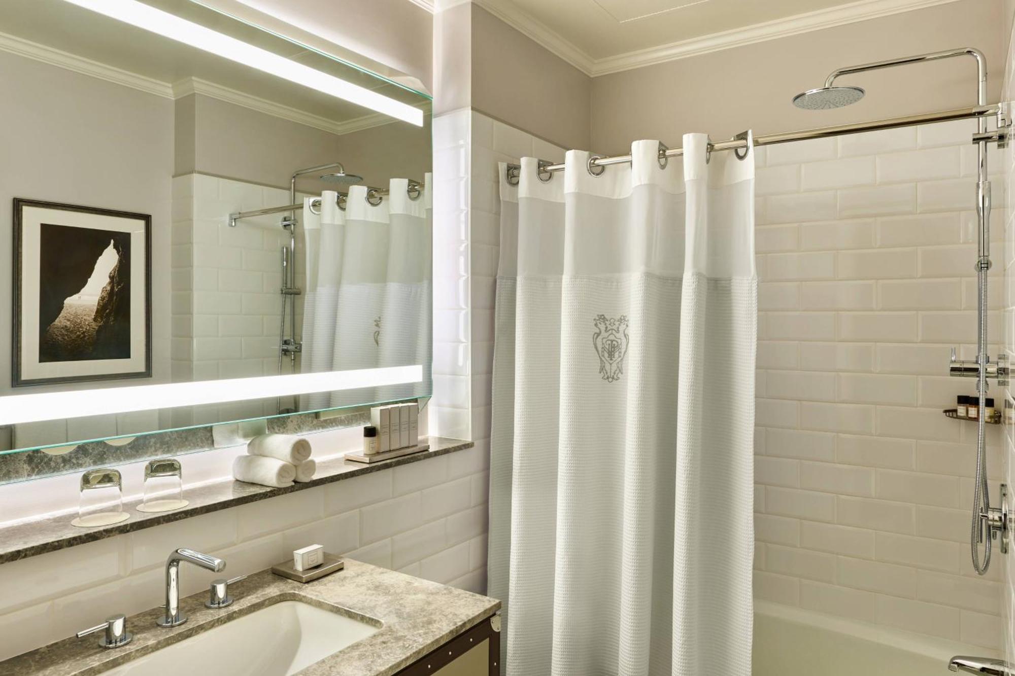 Quarto Grand Deluxe Maior com 1 Cama King-size e Vista Cidade