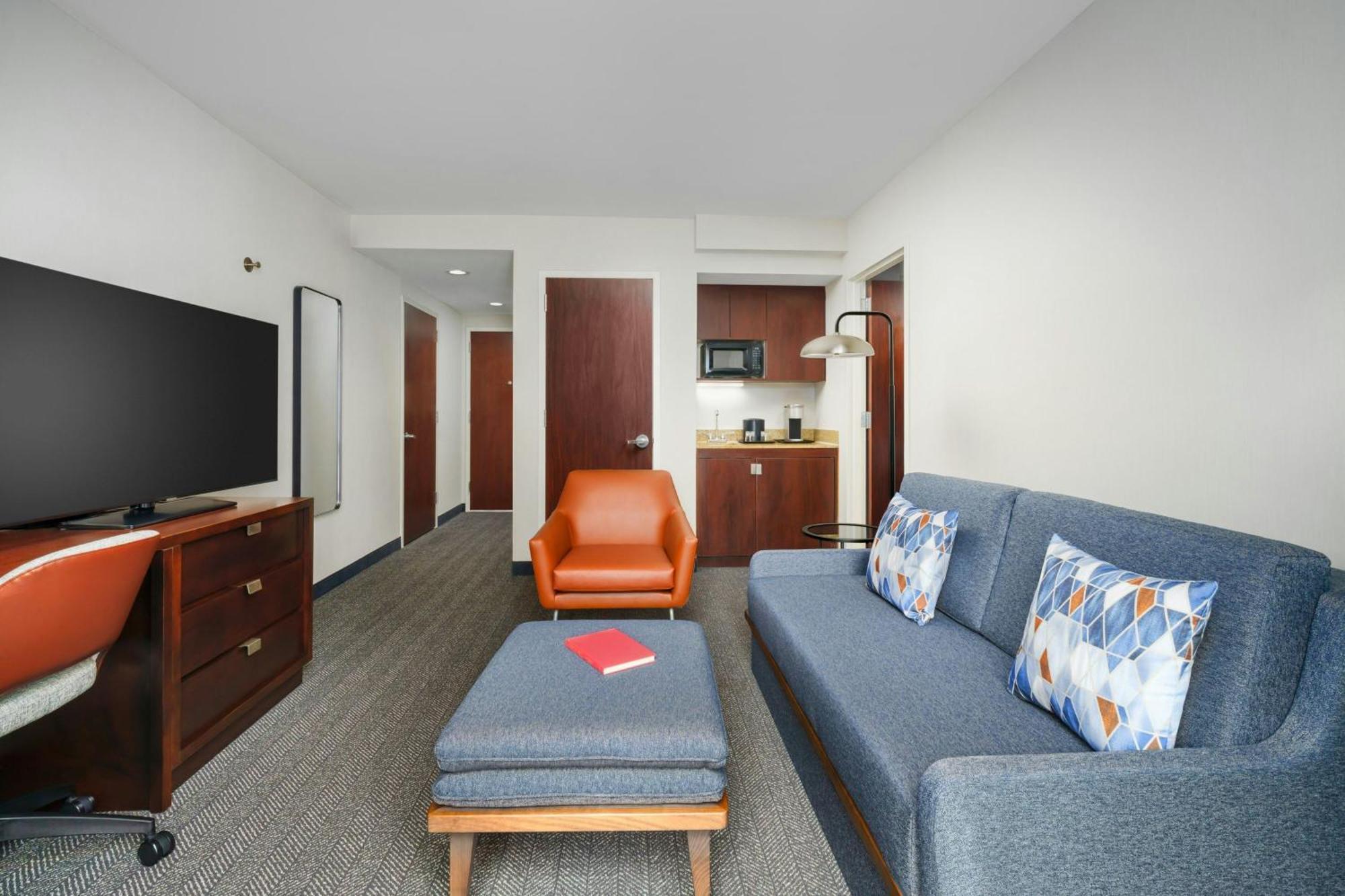 Suíte de 1 Quarto com Cama King-size, Sofá-cama e Varanda