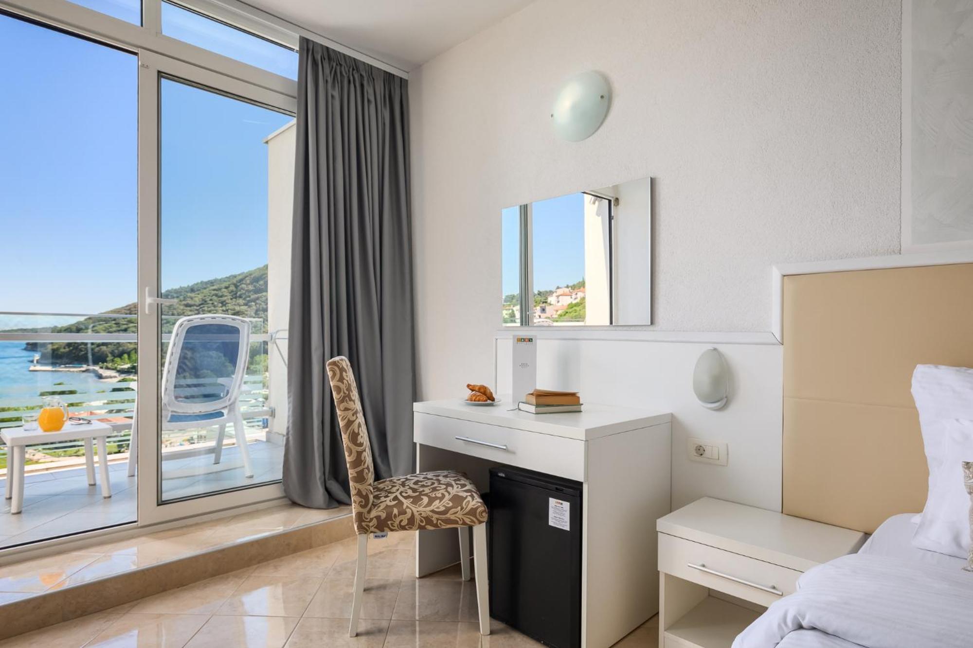 Double Room with Balcony and Sea View