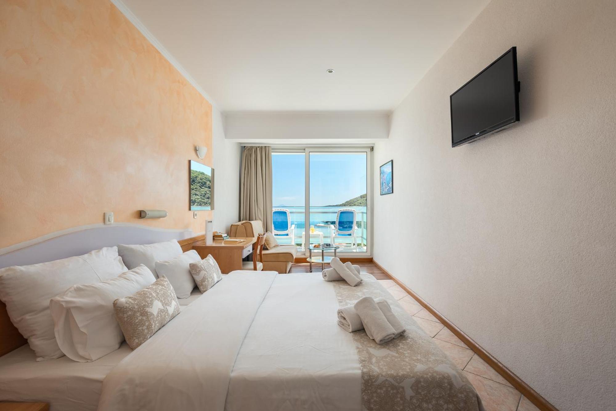 Standard Triple Room with Sea View