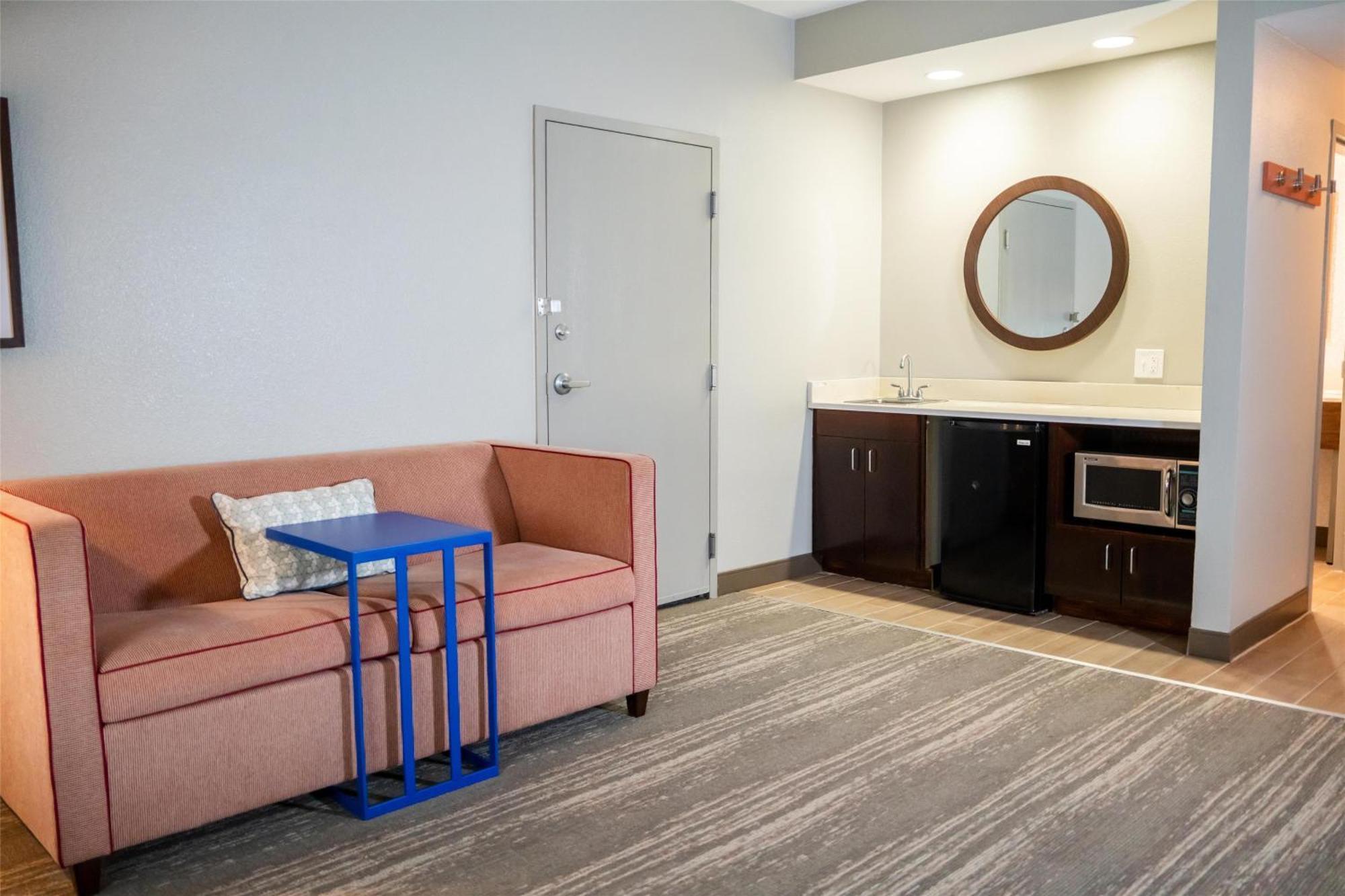 King Suite with Kitchen - Non-Smoking