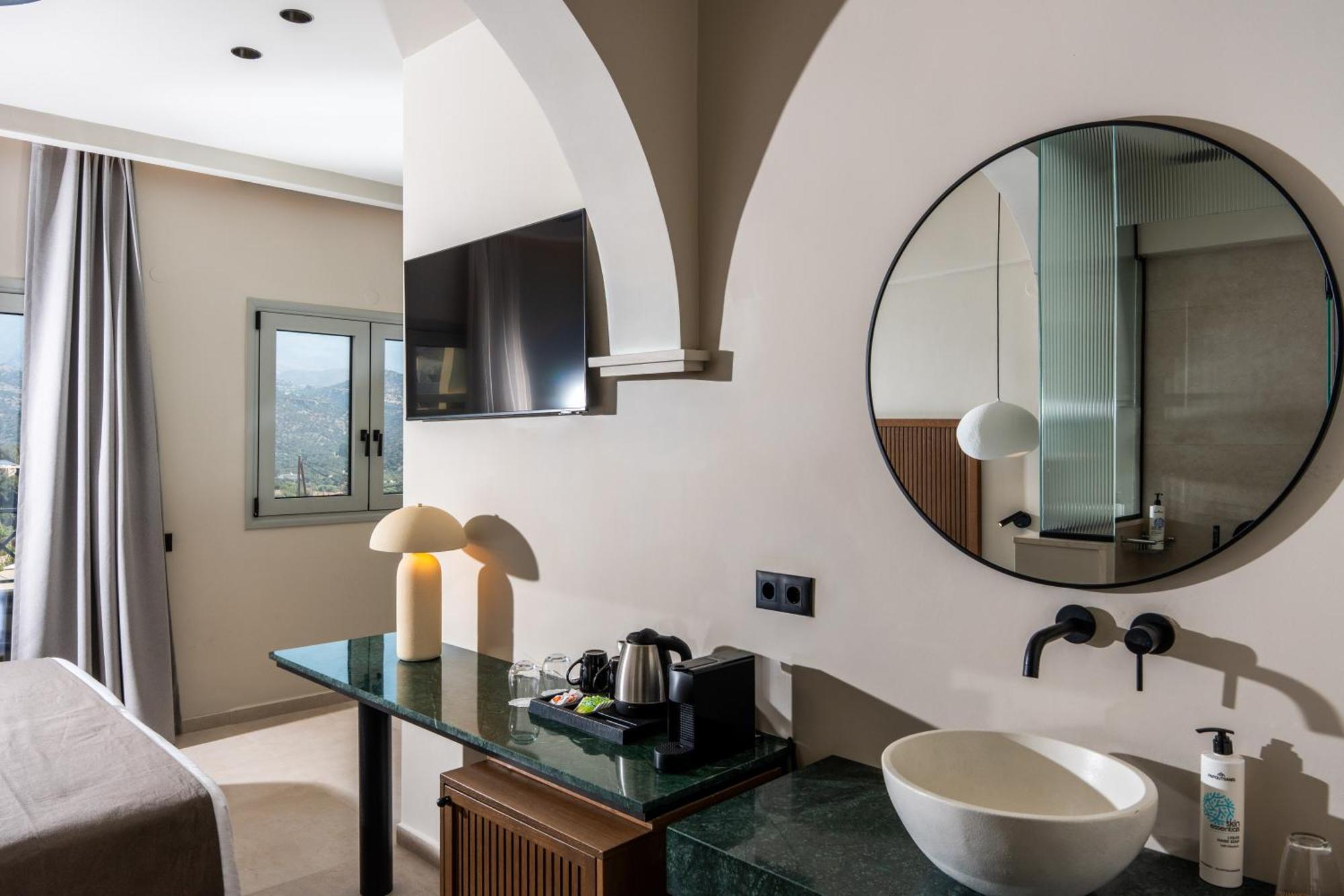 Superior Suite with Mountain View & Indoor Hot Tub