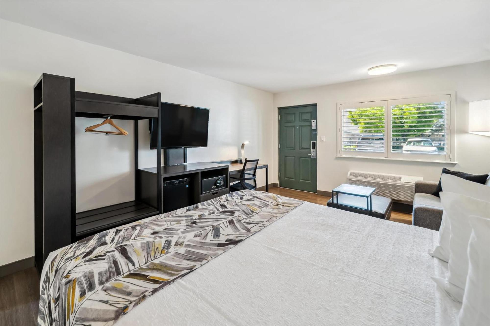 Executive King Room Sofa Bed Pet Friendly or Non-Smoking