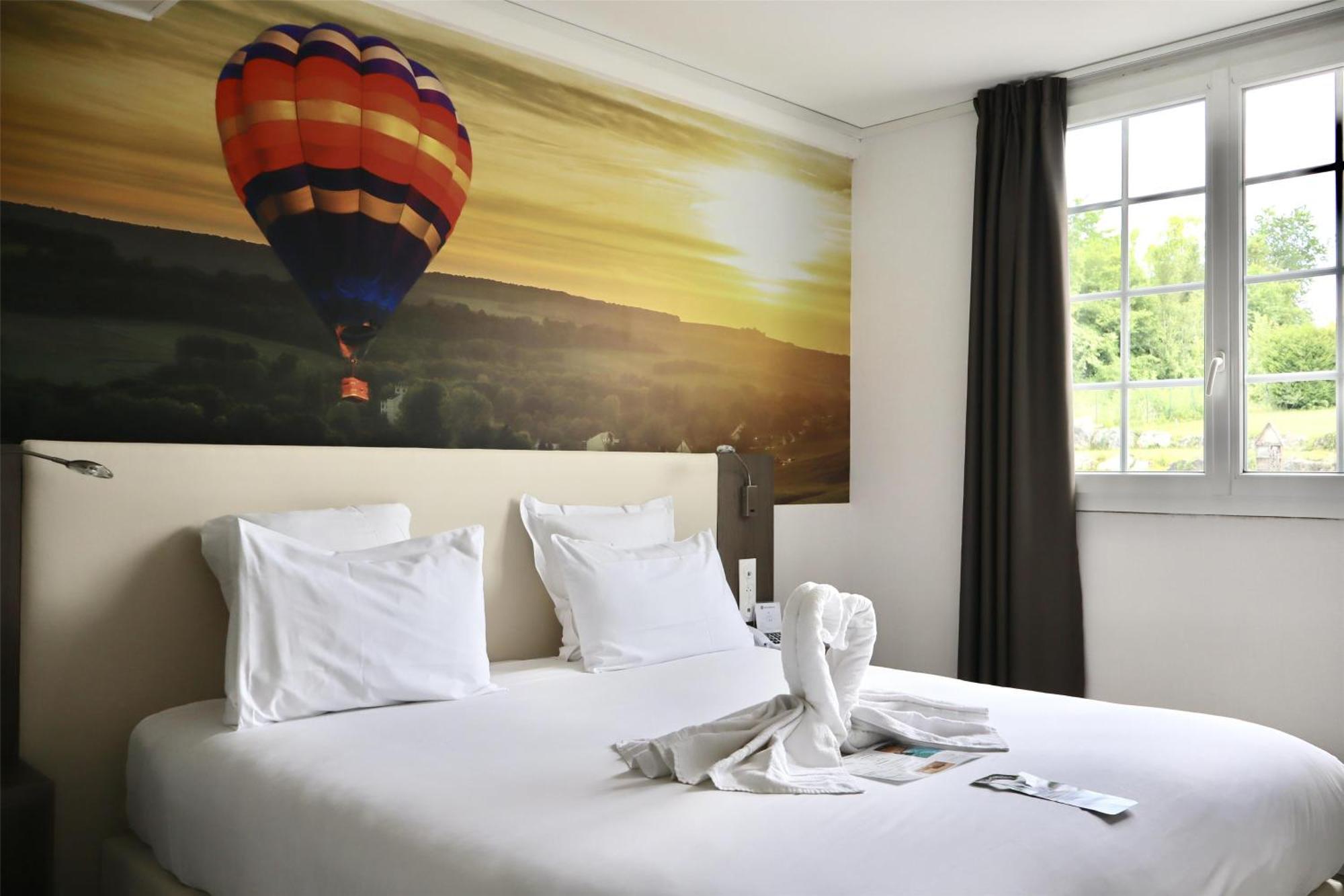 Chambre Lit Queen-Size avec Balcon et Vue - Non-Fumeurs
