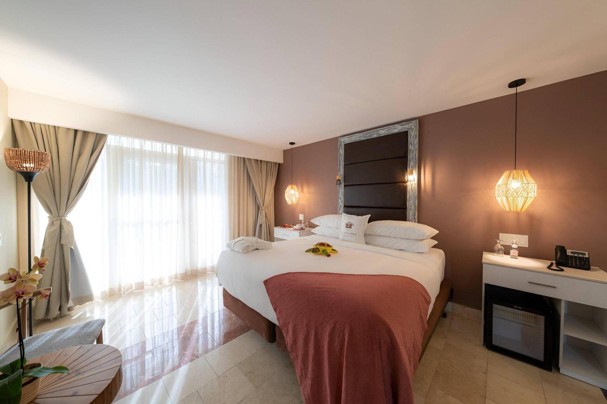 1 King Bed Cabana Room Poolside Room,1697919094:JPEG