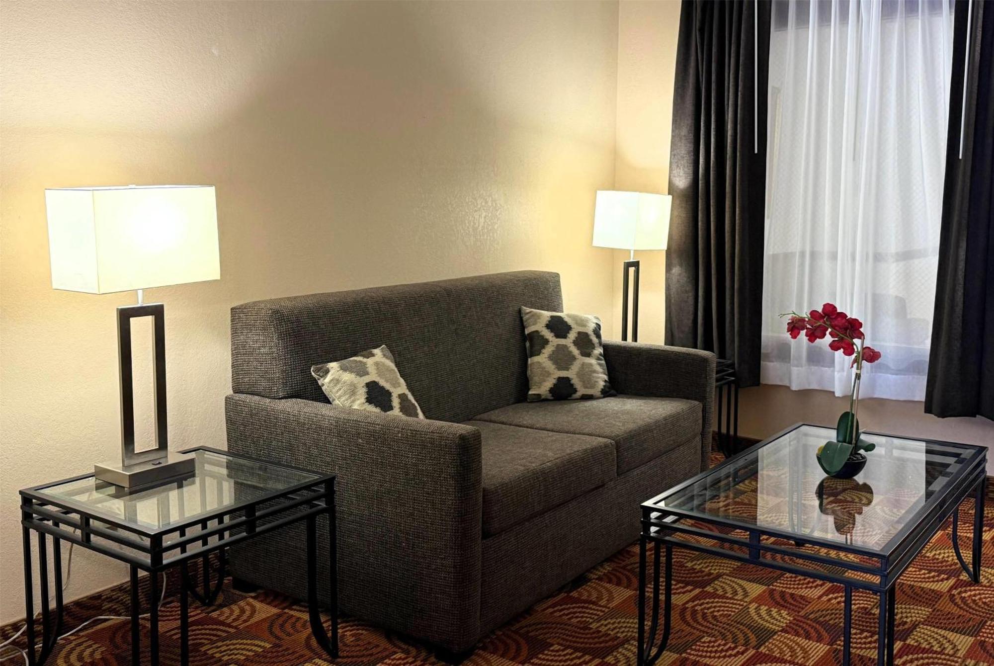Executive King Suite - Non-Smoking