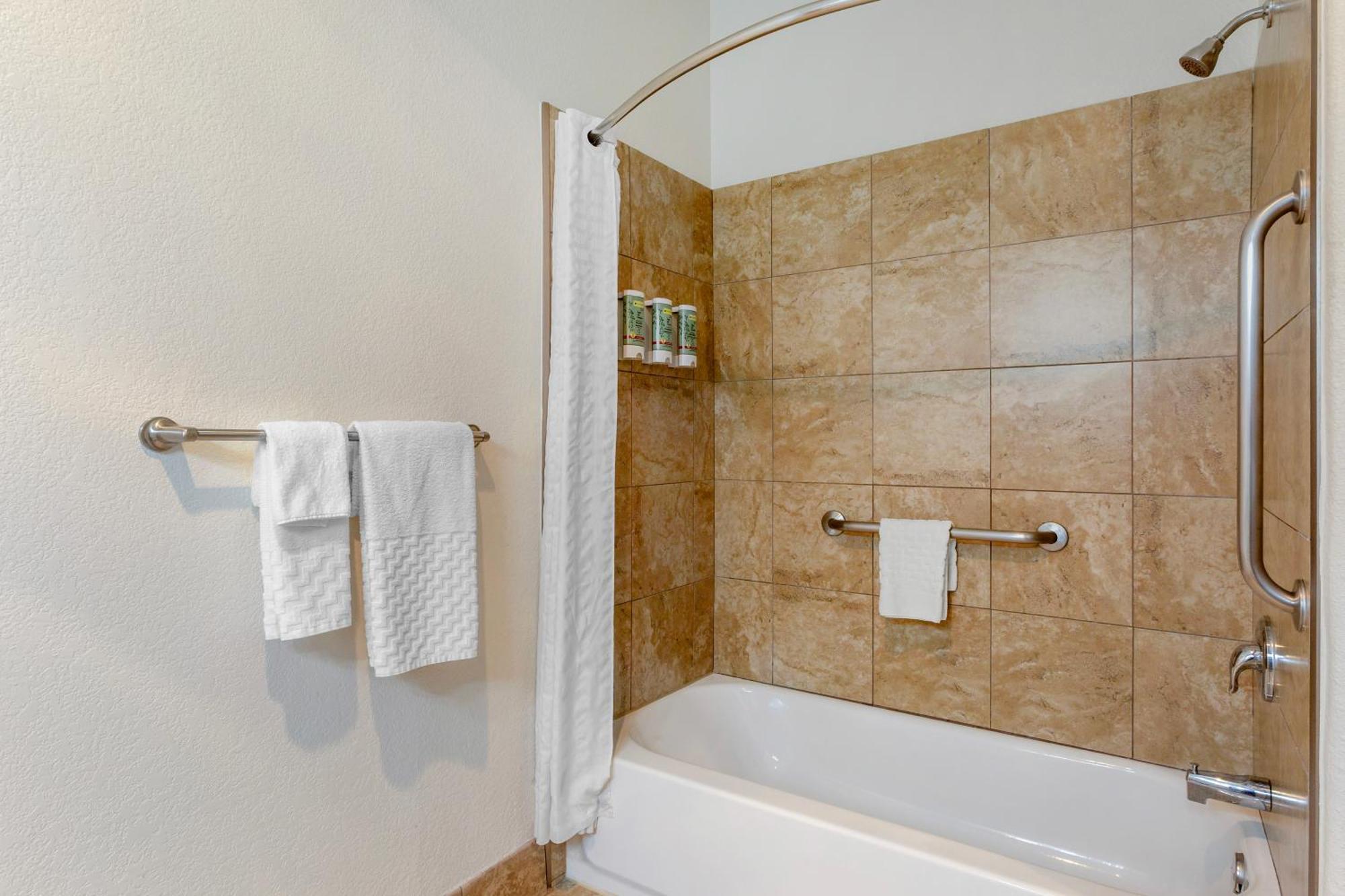 King Room Bath Tub Disability Access or Non-Smoking