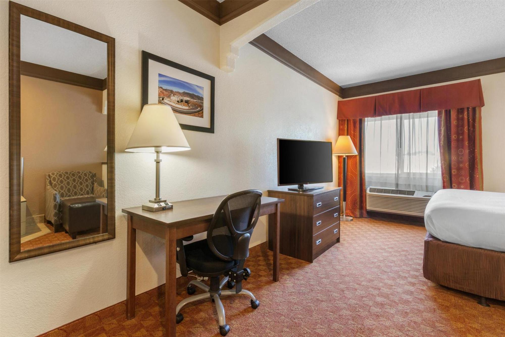 Executive King Room Whirlpool Non-Smoking