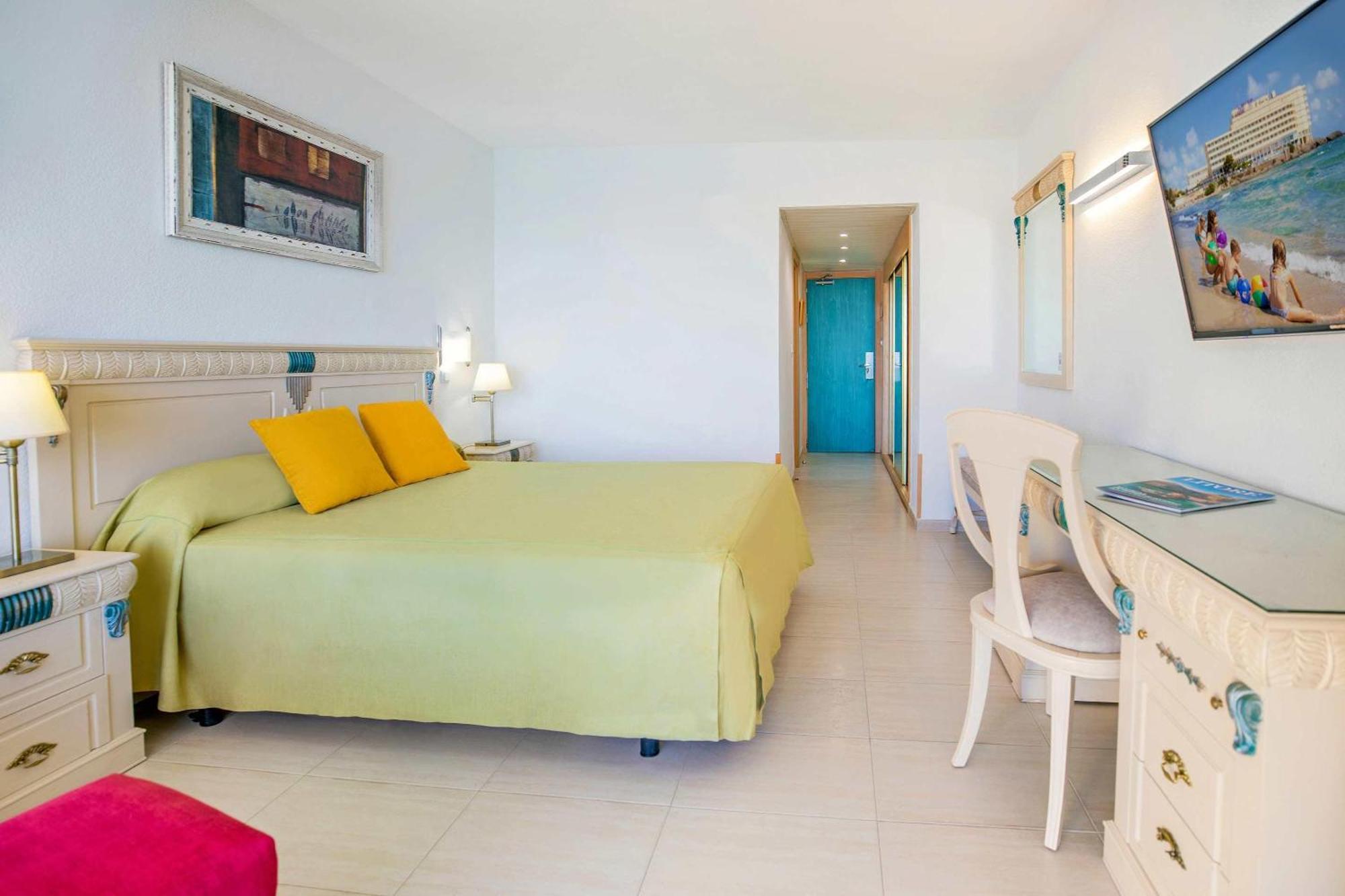 Double or Twin Room with Terrace