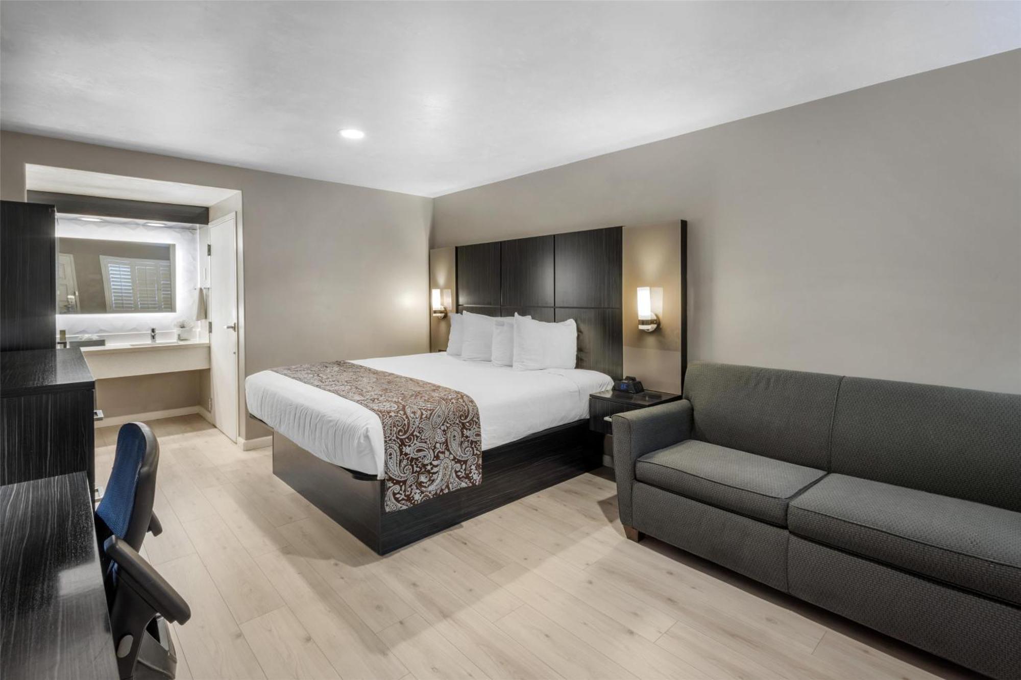 King Room with Sofa Bed - Non-Smoking
