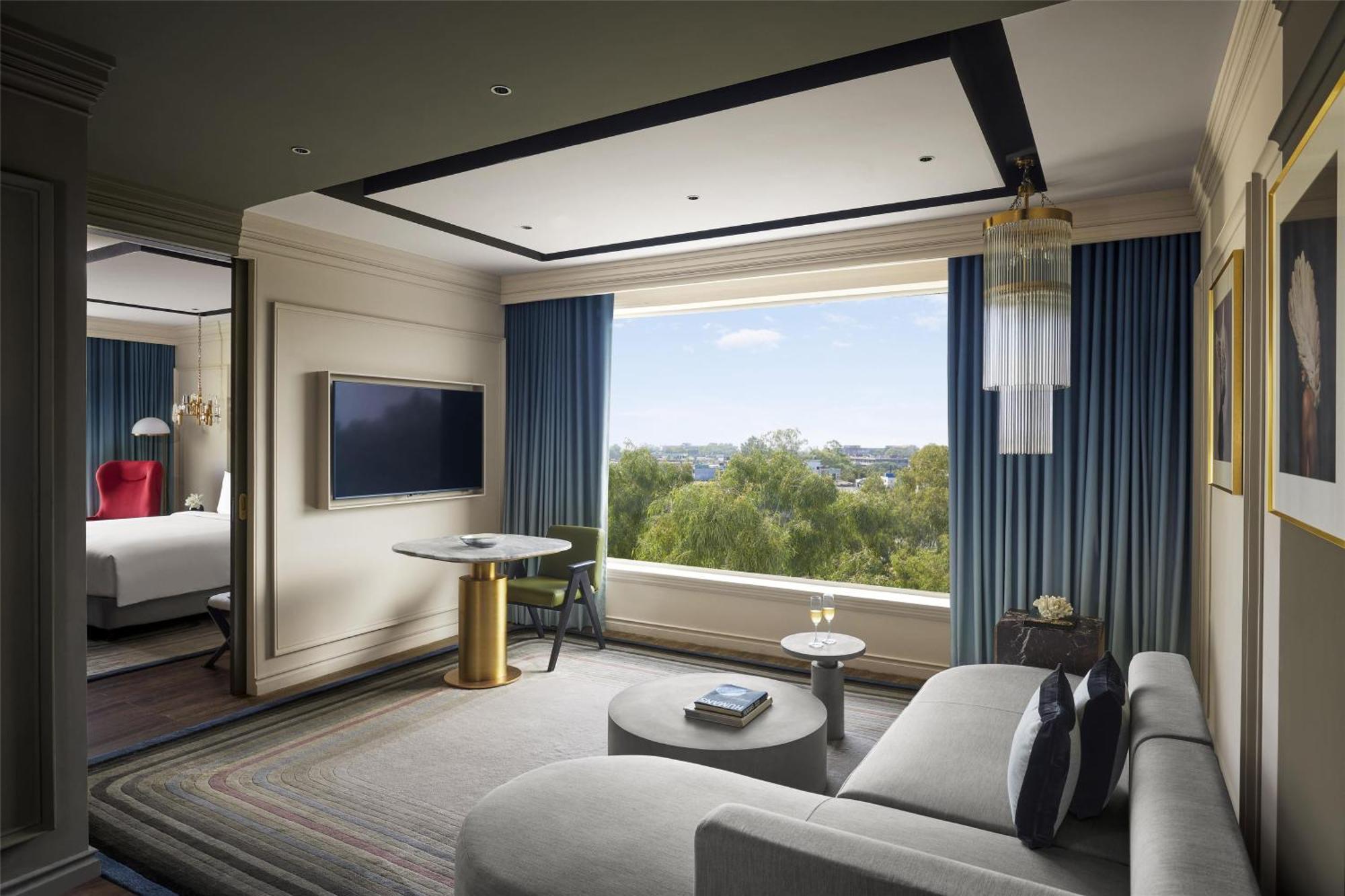 Executive Suite with Bathtub, One-way Airport Transfer, 15% disc on Food, Soft Beverage, Laundry, SPA Credit INR 1,000 (T&C apply)