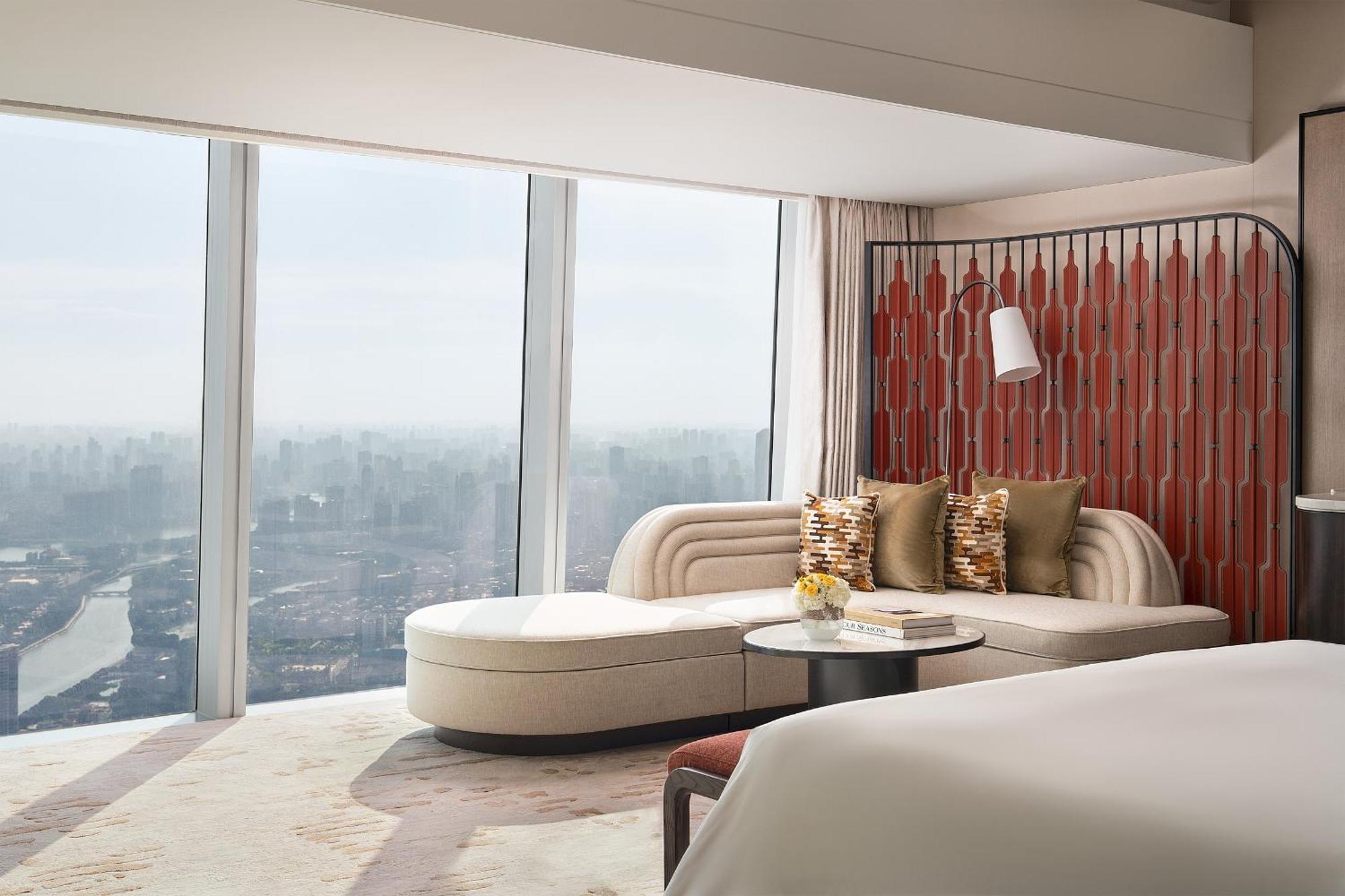 Pearl River View Room Windowside Bathtub King,1697951575:JPEG