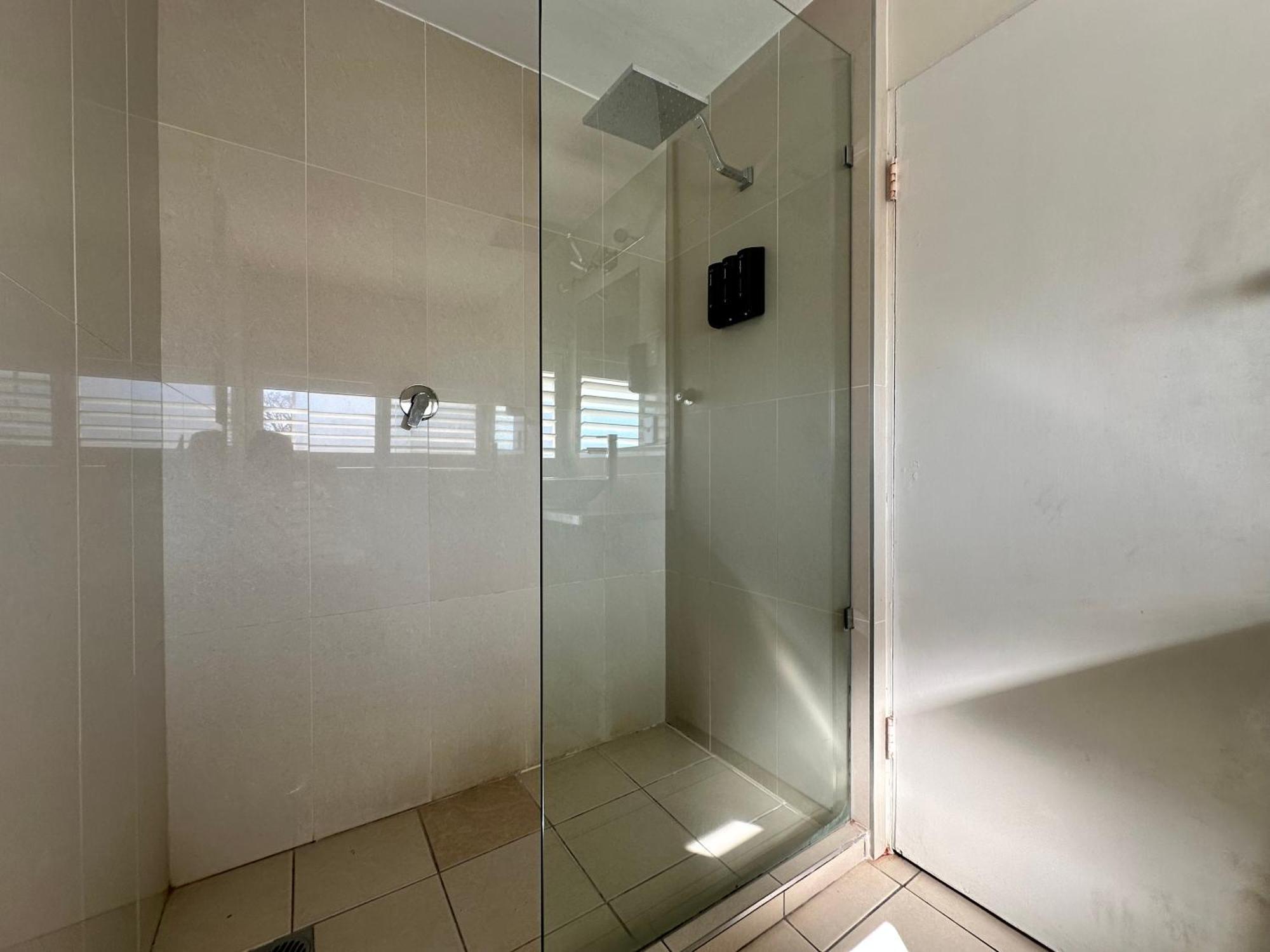 Family Room Shower No pets,1697954650:JPEG