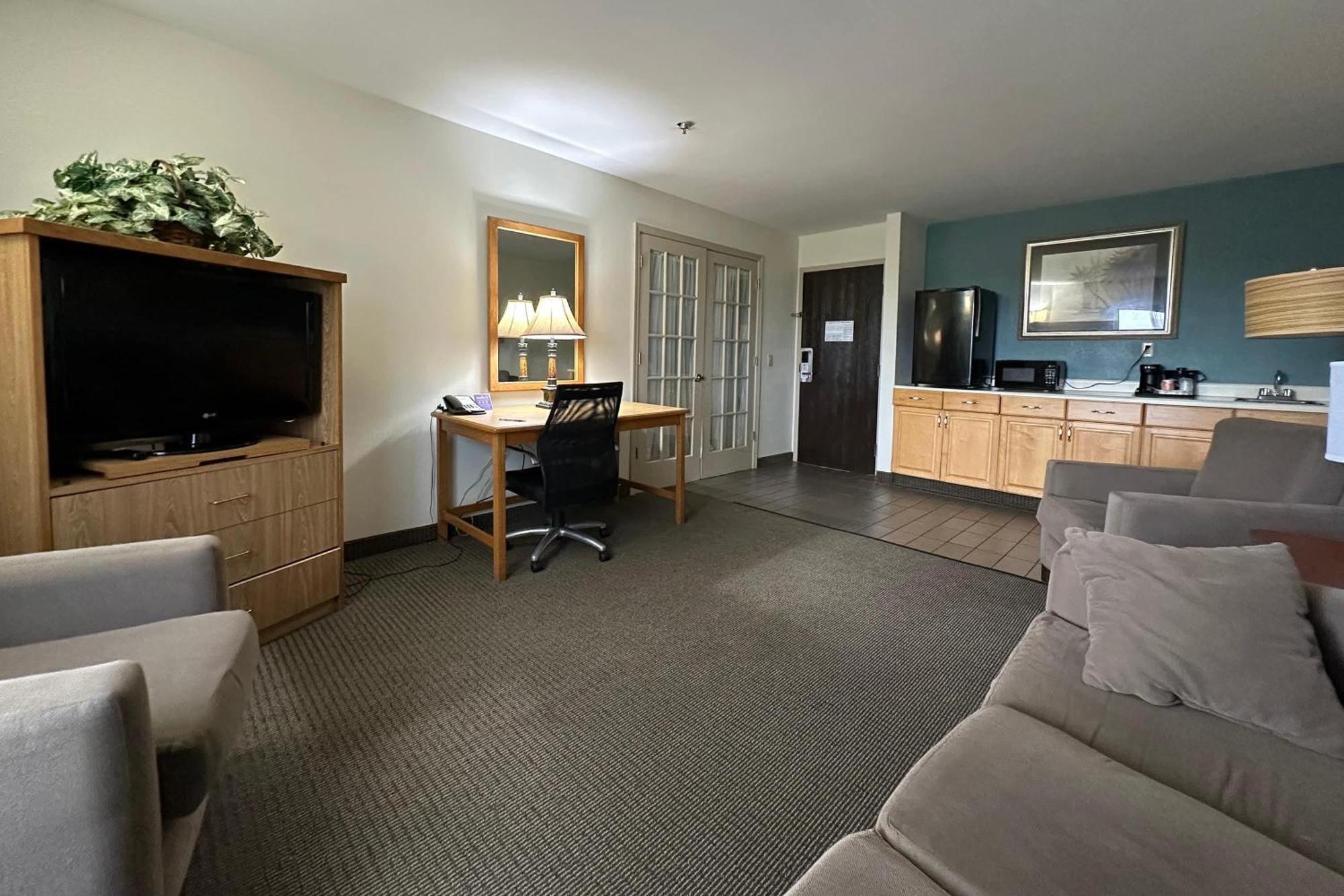 One-Bedroom King Suite - Non-Smoking