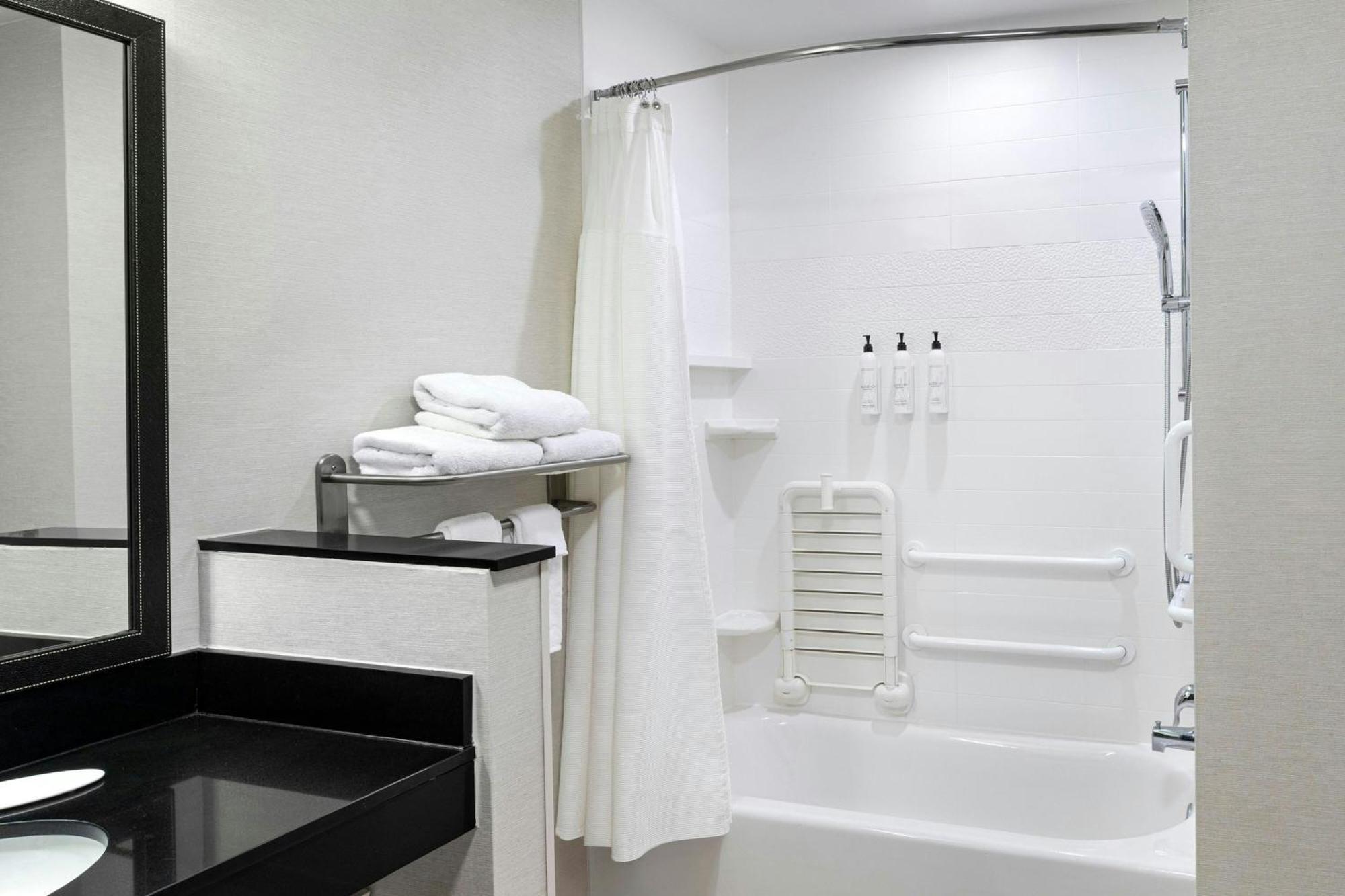 Suite, 2 Queen, Sofa bed