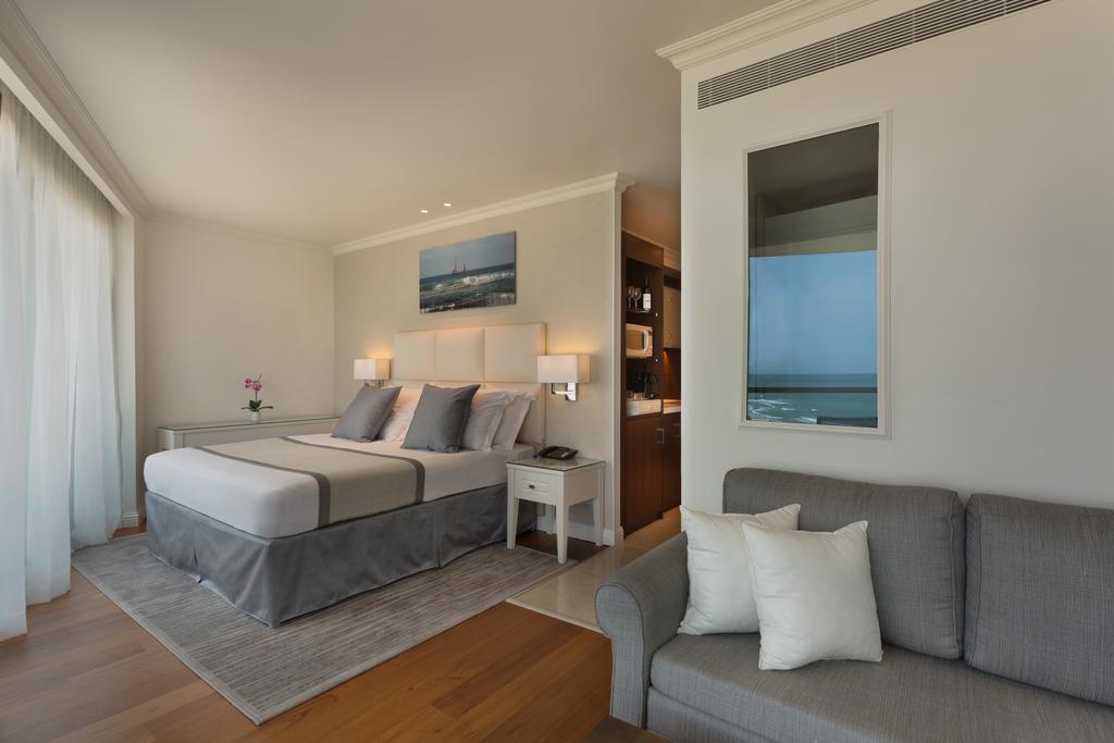 Junior Suite with Balcony - Partial Sea View