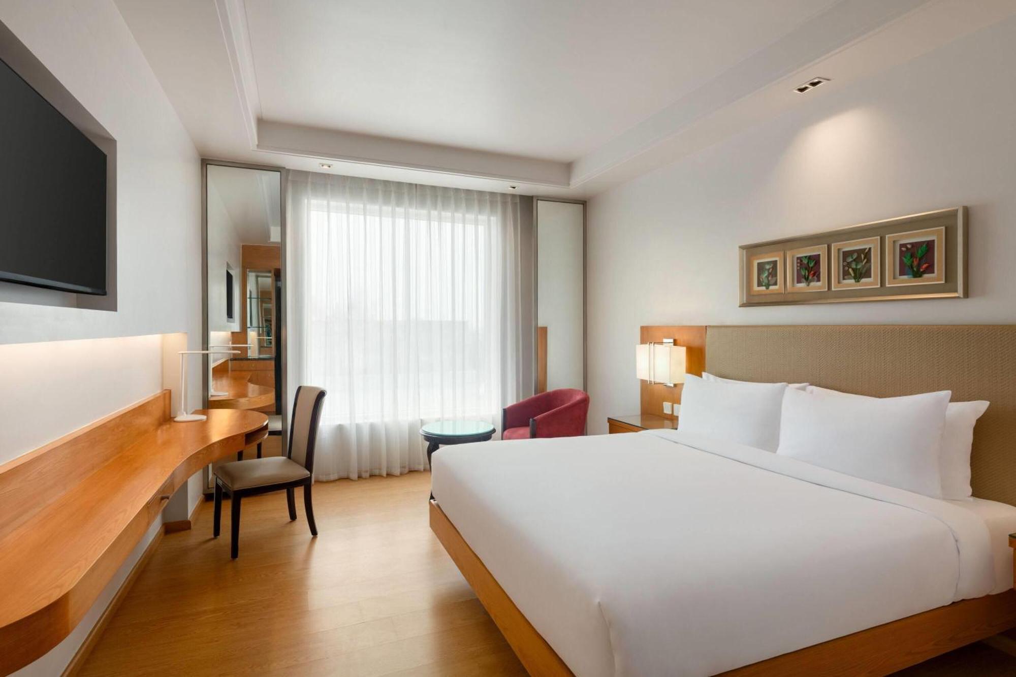 Standard King Room - Non-Smoking