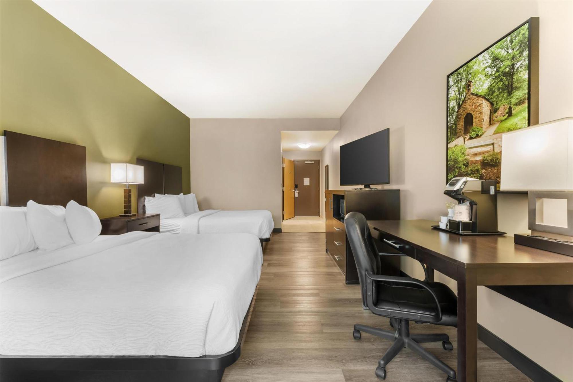 Queen Room with Two Queen Beds and Bath Tub - Disability Access/Non-Smoking