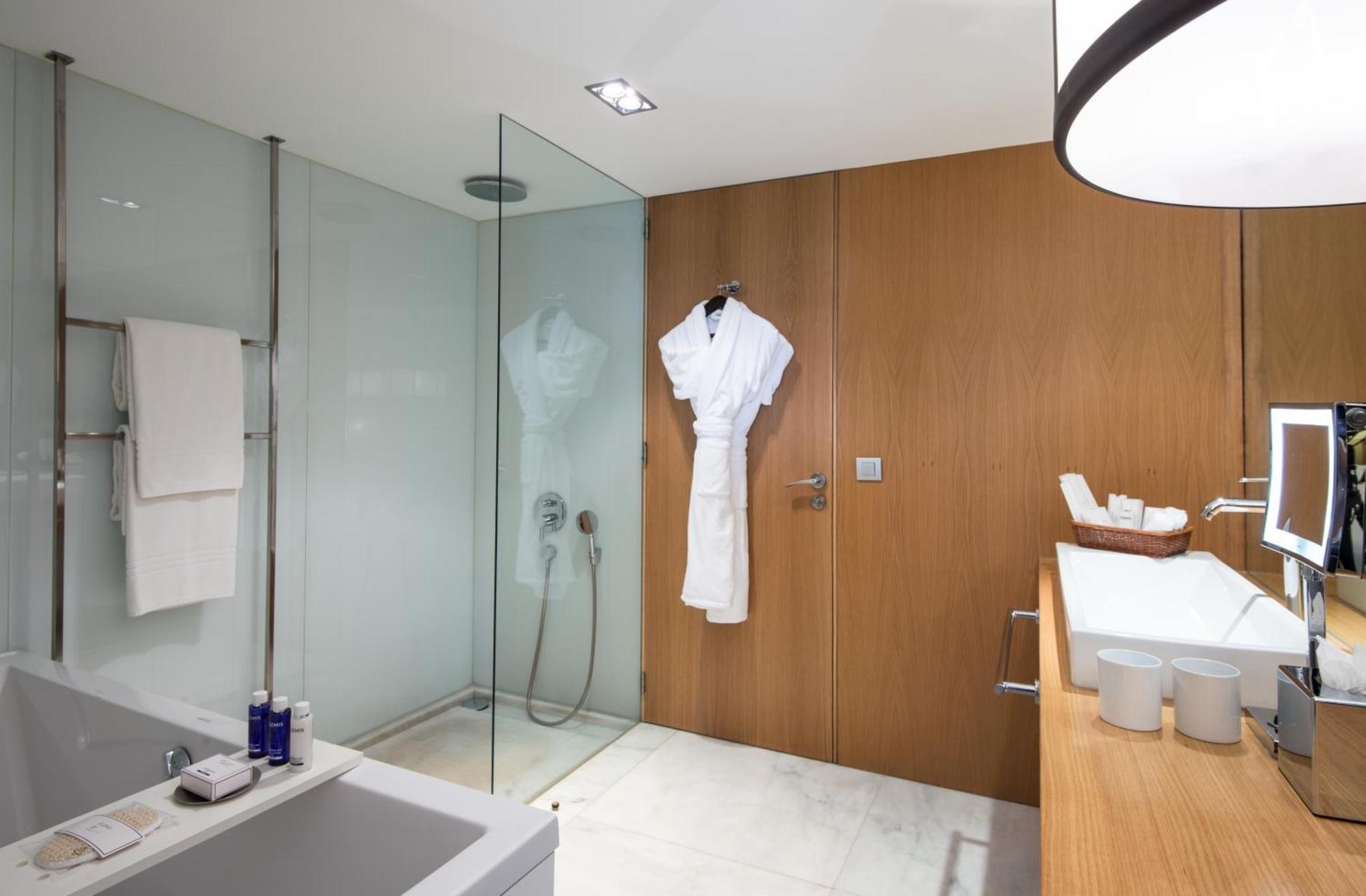 Two-Bedroom Family King Suite with Two Twin Beds