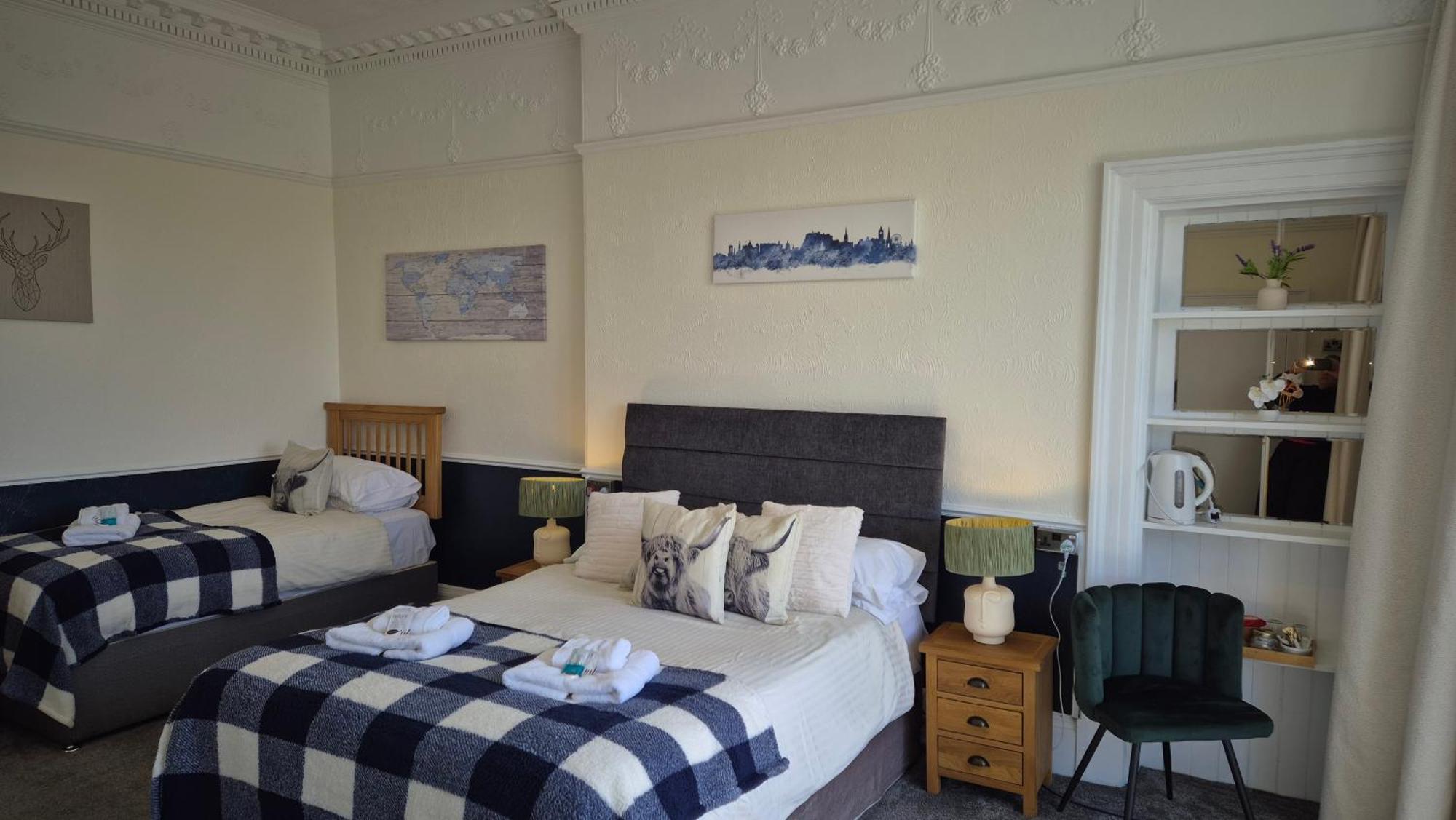 Chambre Triple - Vue sur Ville