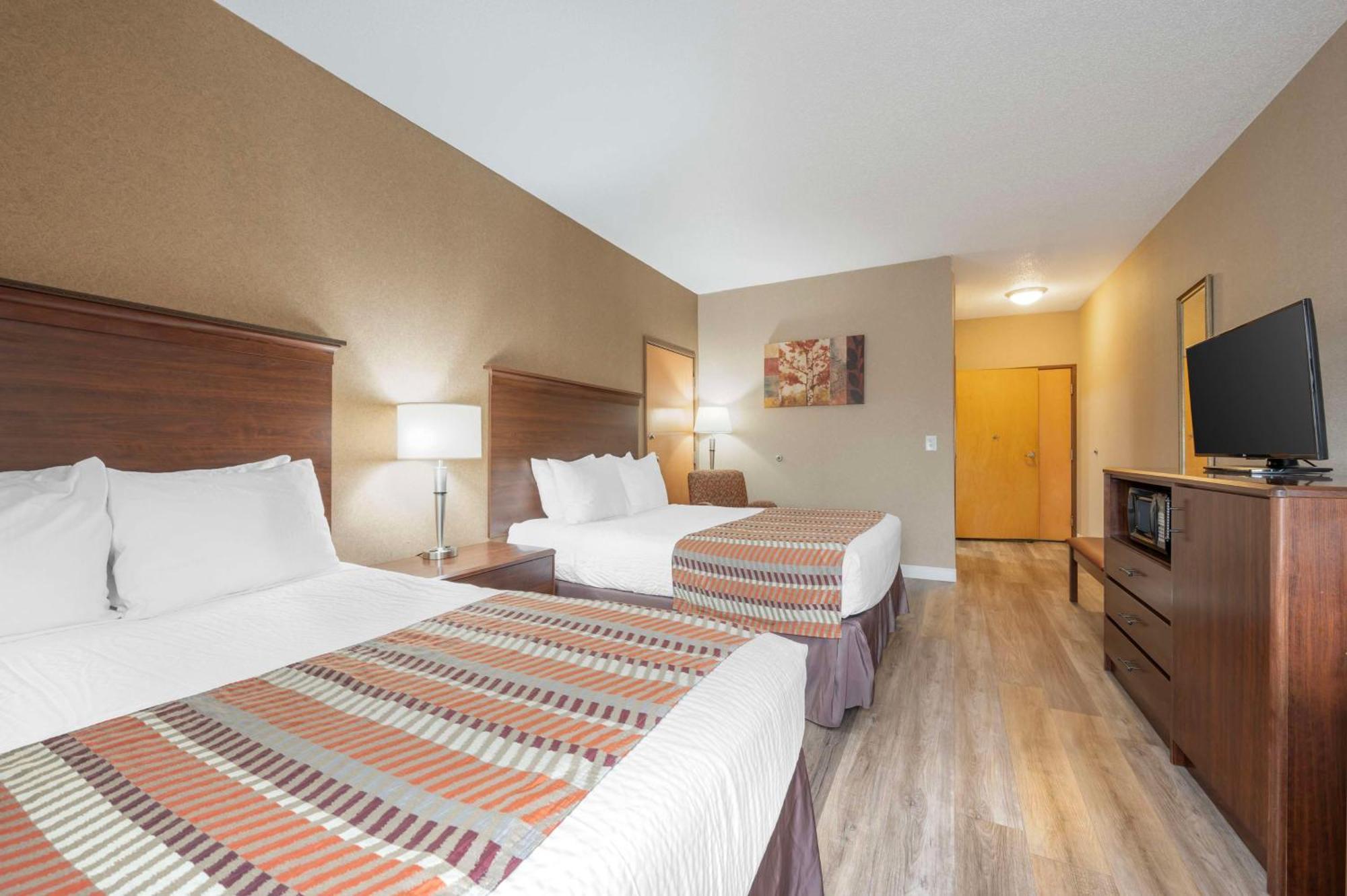 Queen Room with Two Queen Beds and Bath Tub - Disability Access/Non-Smoking