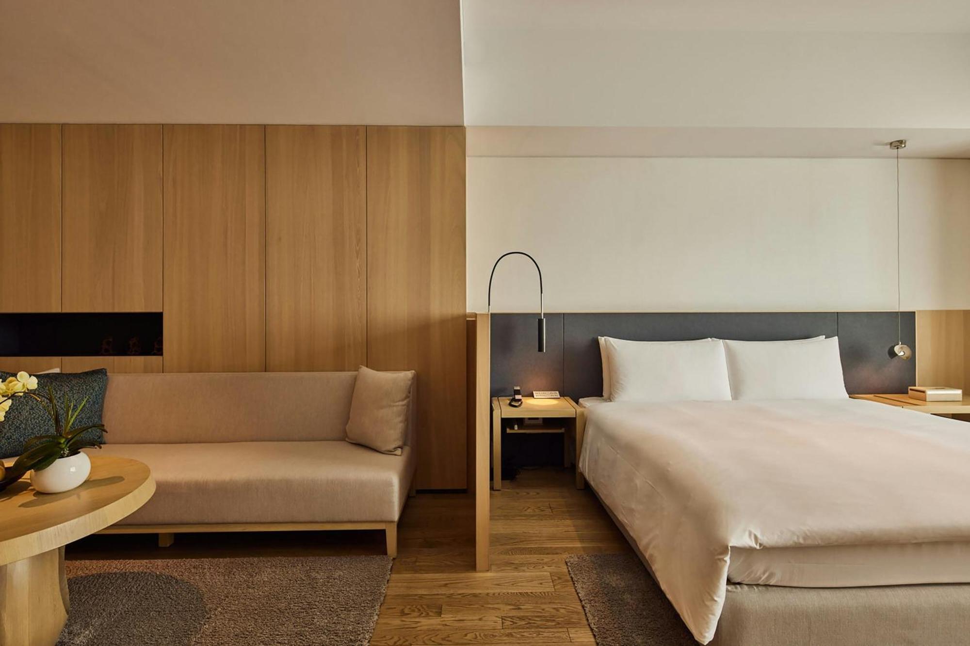 Deluxe King Room with City View