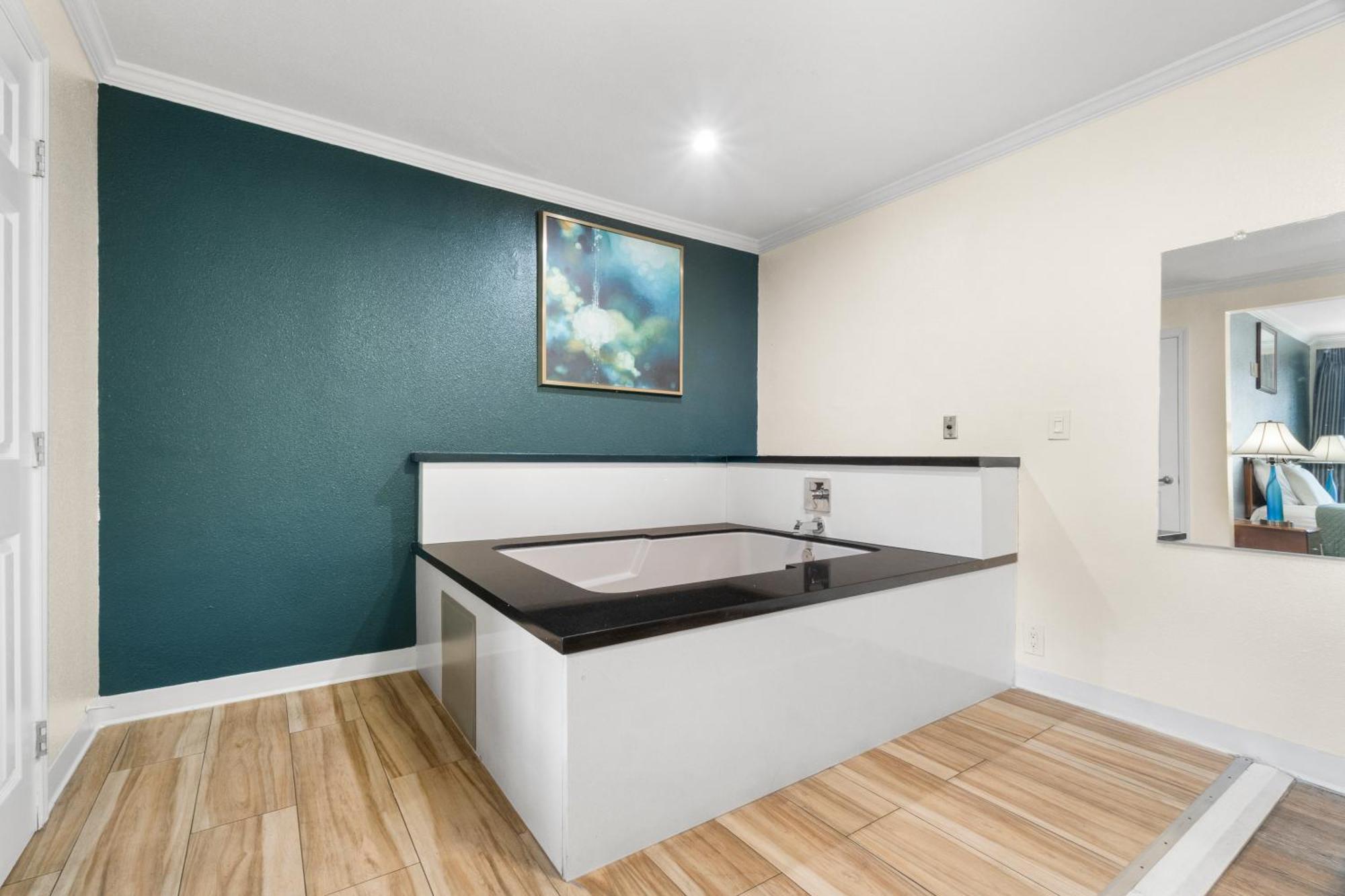 Queen Room with Spa Bath
