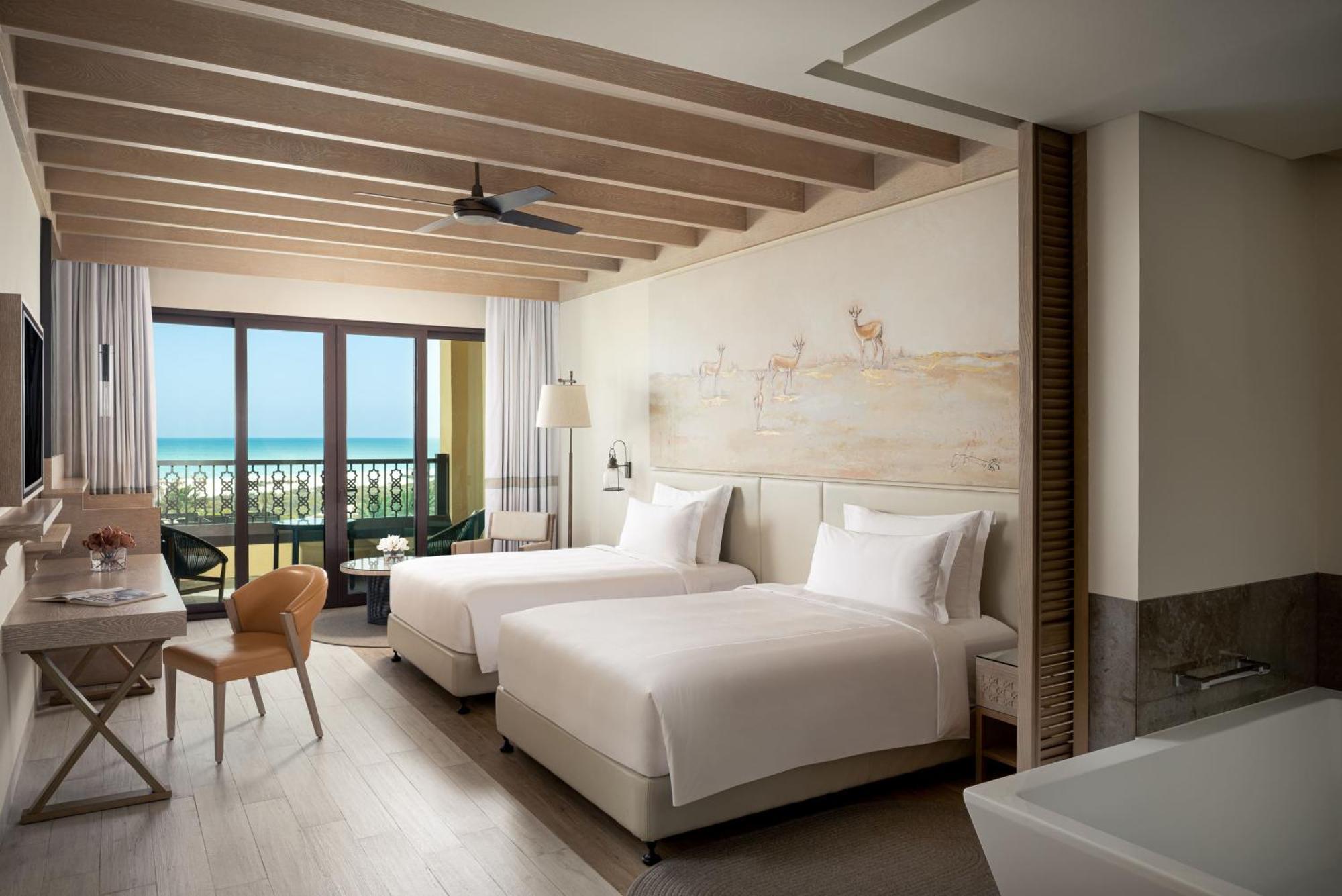Sea View Room with Lounge Access and Balcony - Twin