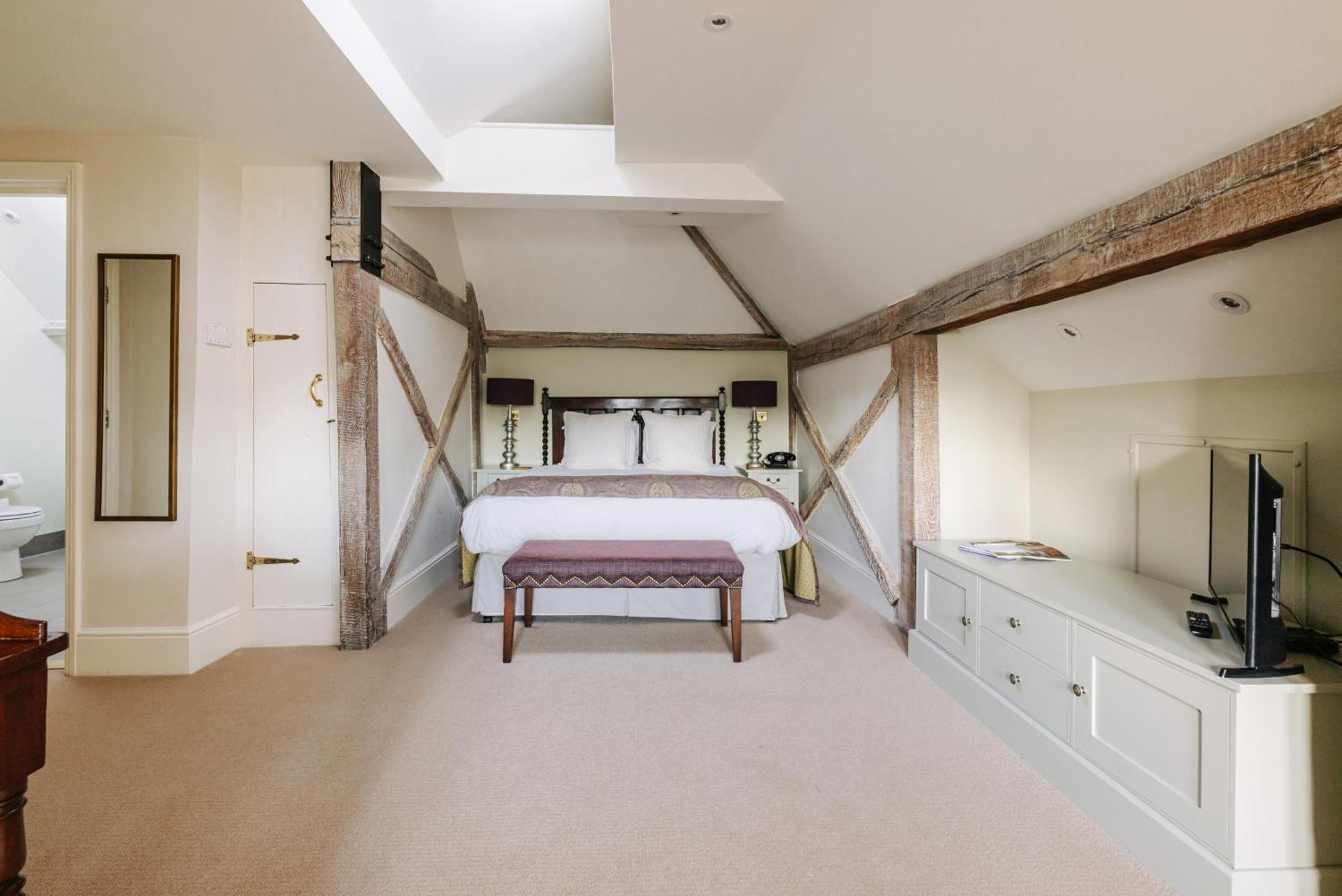 Room 9 – Hanging Fallow Deluxe Double Room