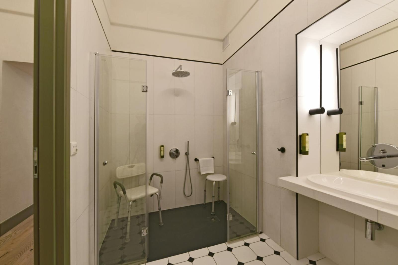 Standard Twin Room,1698661198:JPEG