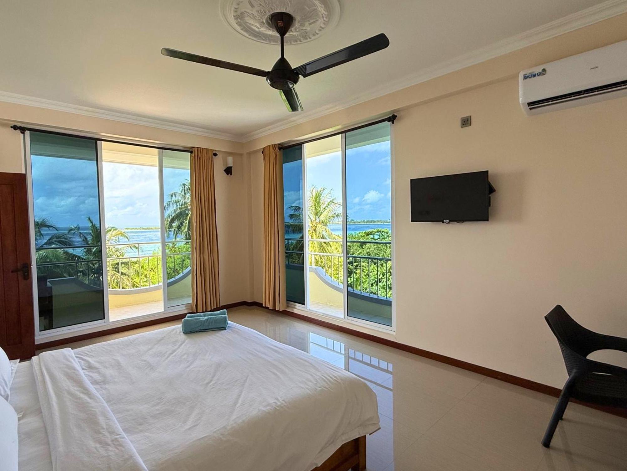 Deluxe Double Room with Balcony and Sea View