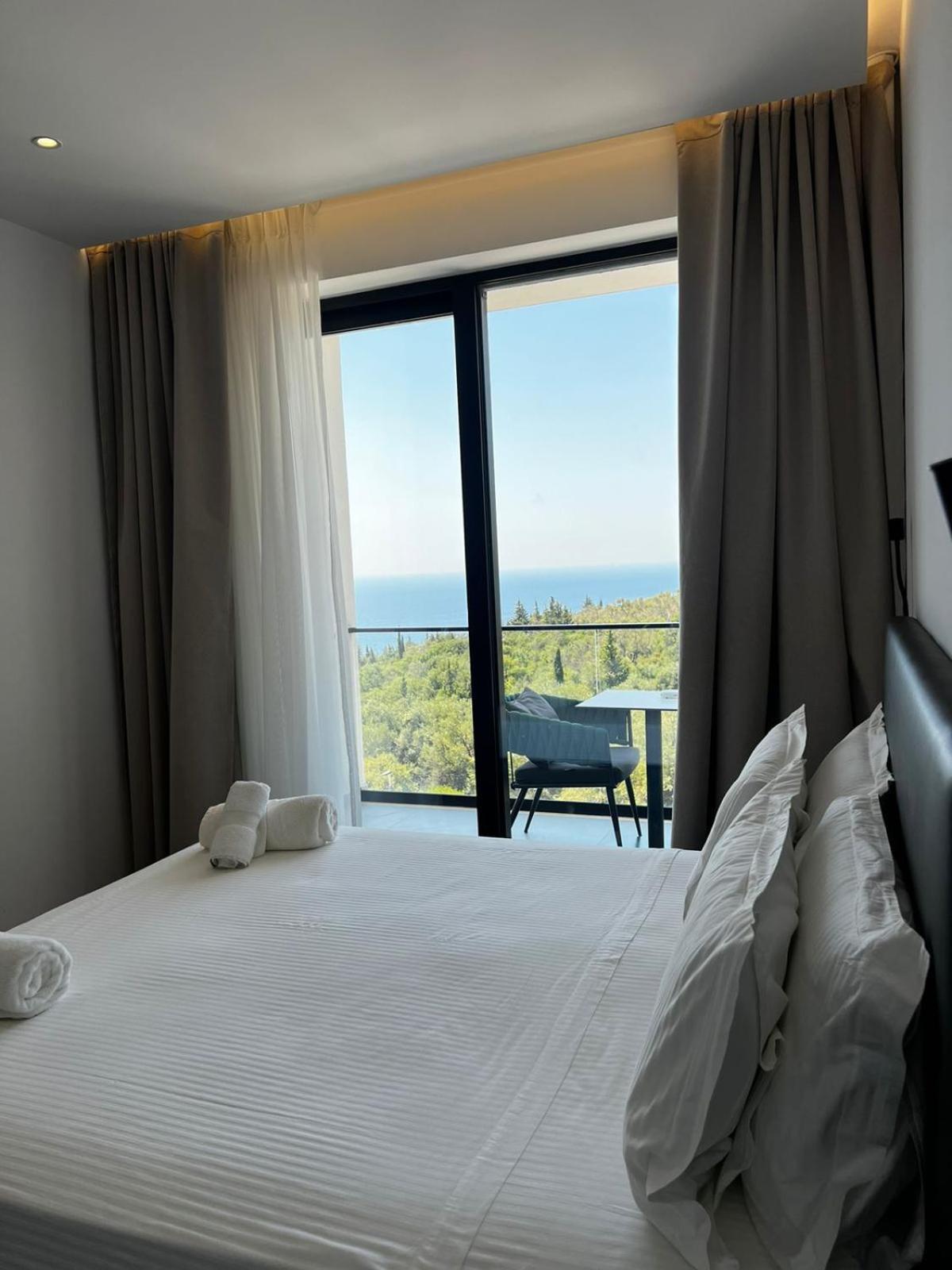 Deluxe Suite with Sea View