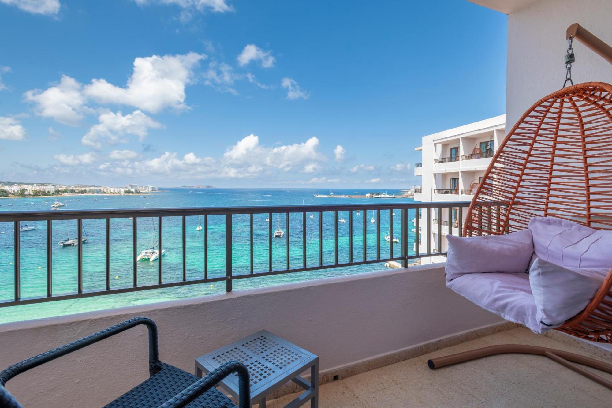 Deluxe Triple Room Sea View