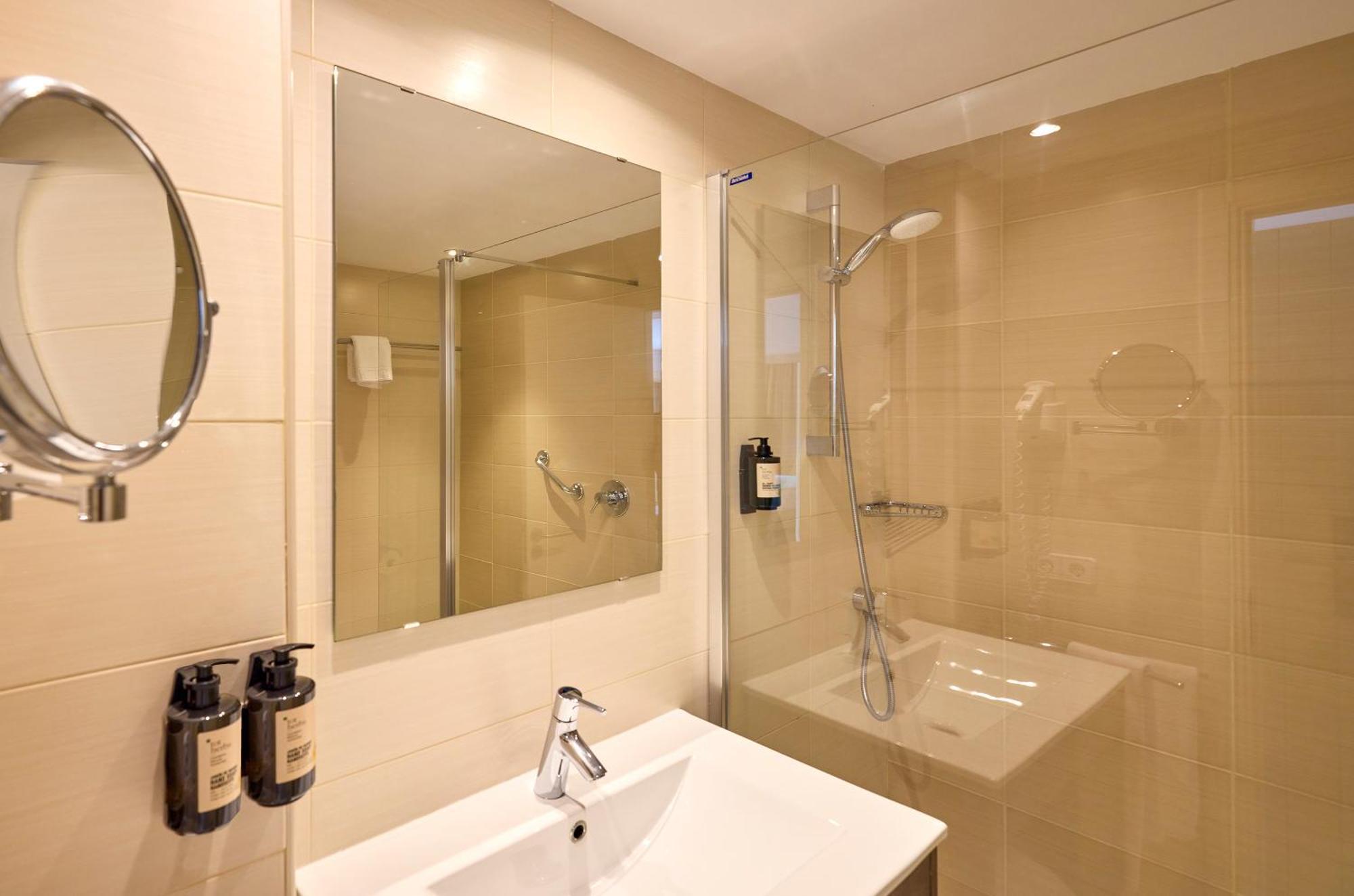 One-Bedroom Apartment,1698851662:JPEG