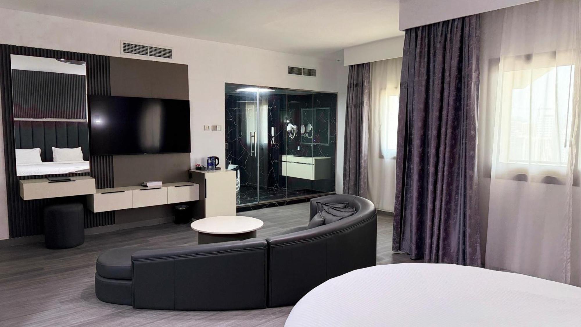 Presidential Studio Suite with jacuzzi