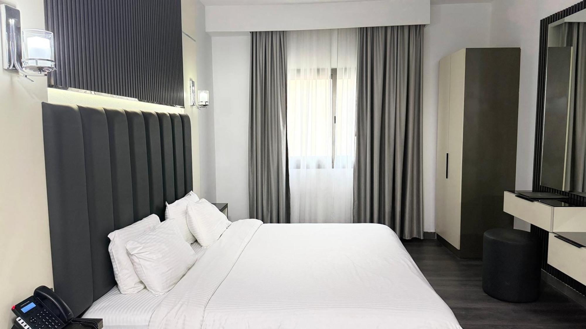 Quarto Duplo Standard com Cama King-size
