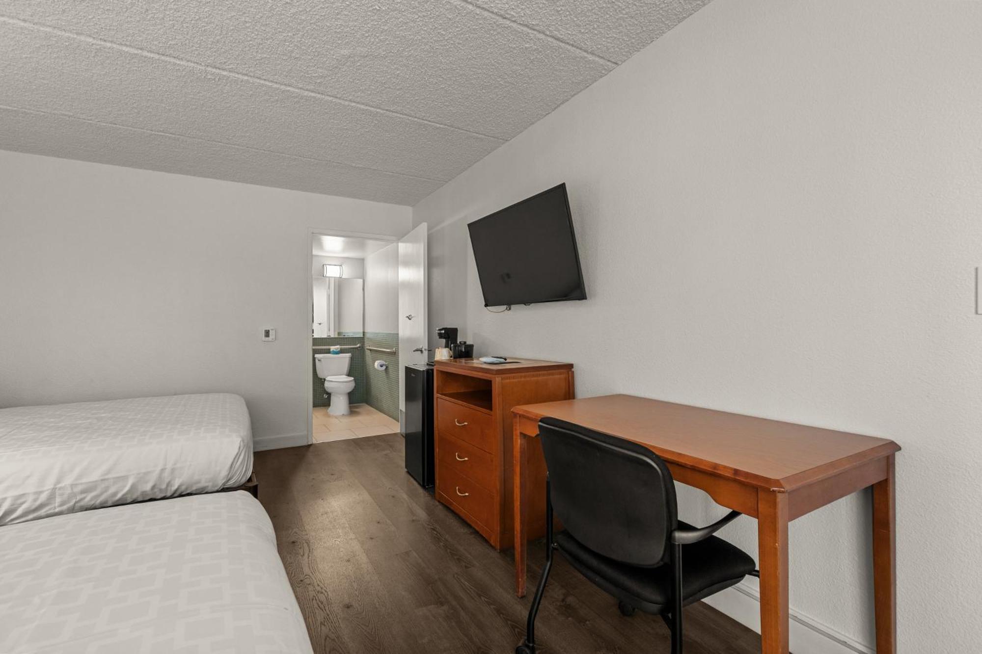 Chambre avec 2 Lits Queen-Size - Accessible aux Personnes à Mobilité Réduite