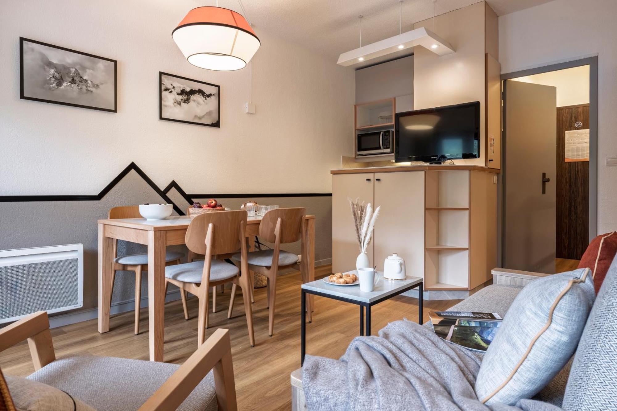 Superior Studio with Sleeping Alcove (4 People) - Mountain View