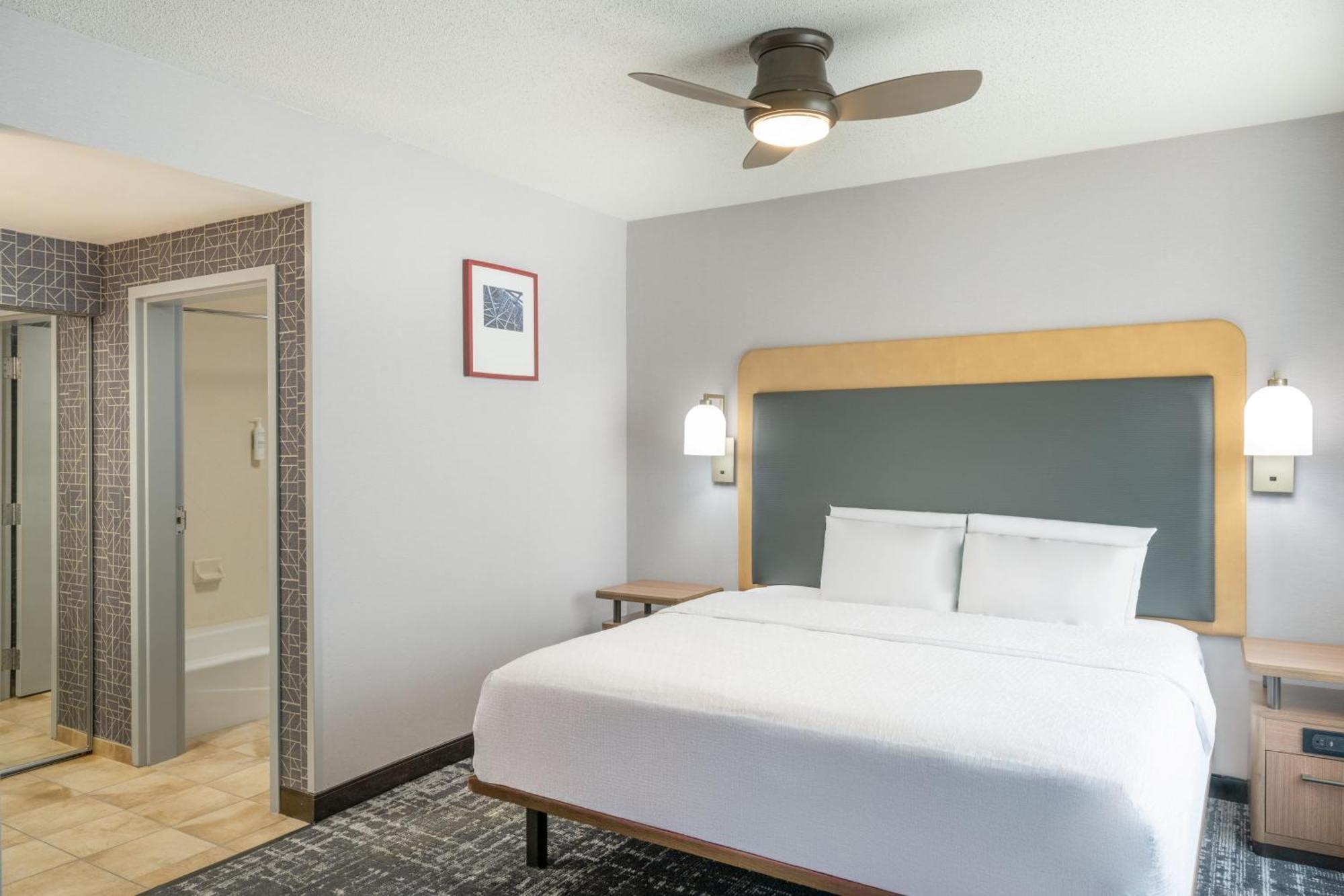 One-Bedroom King Suite