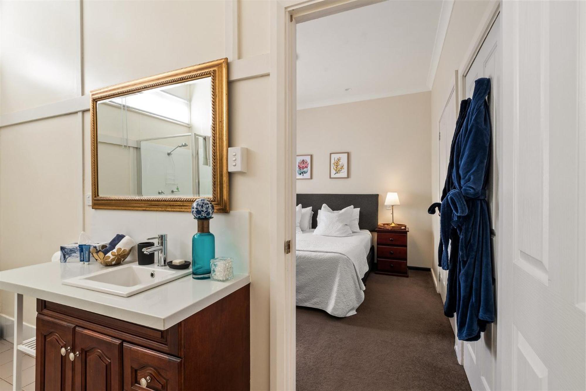 King Room,1698911627:JPEG