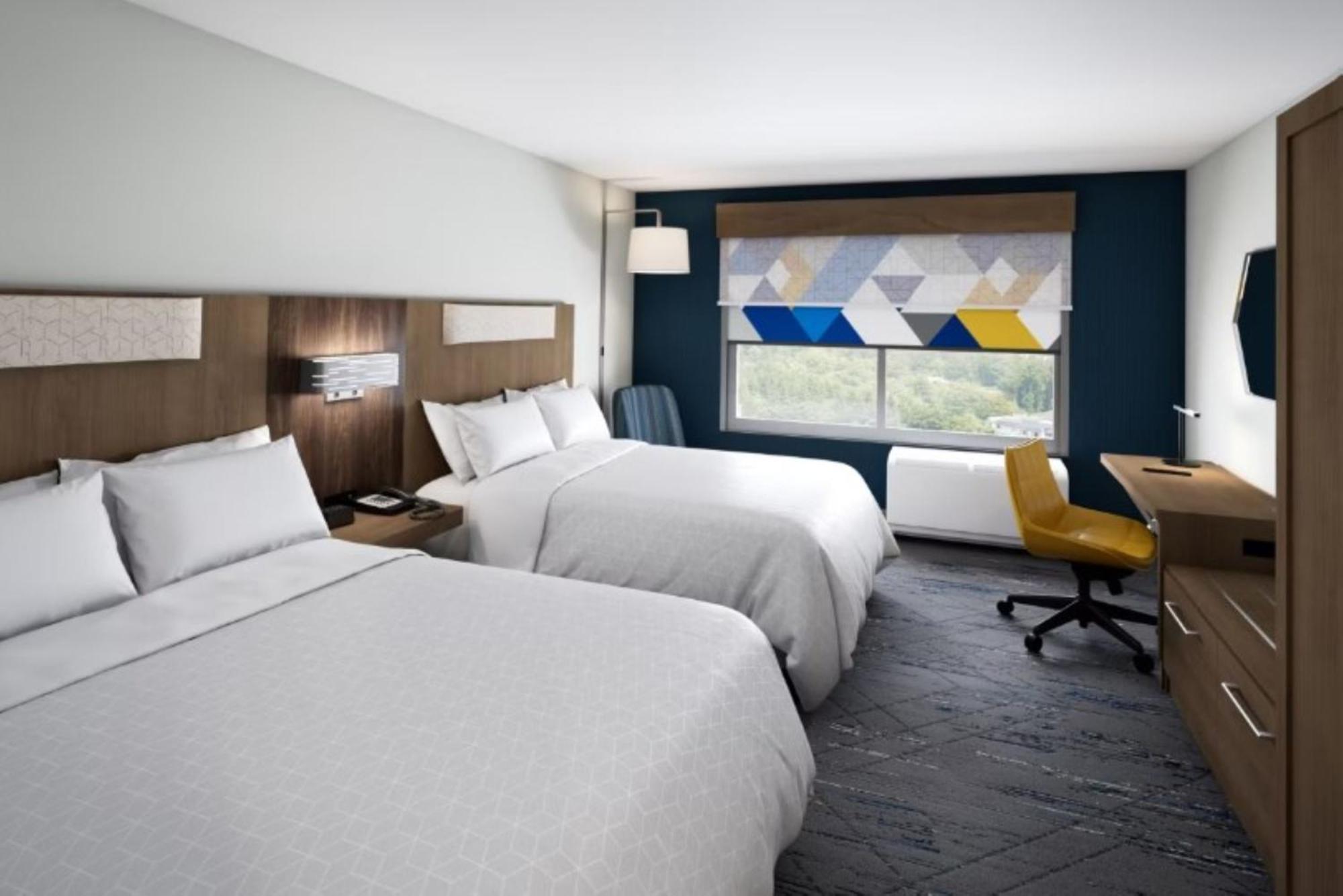 Queen Suite Two Queen Beds