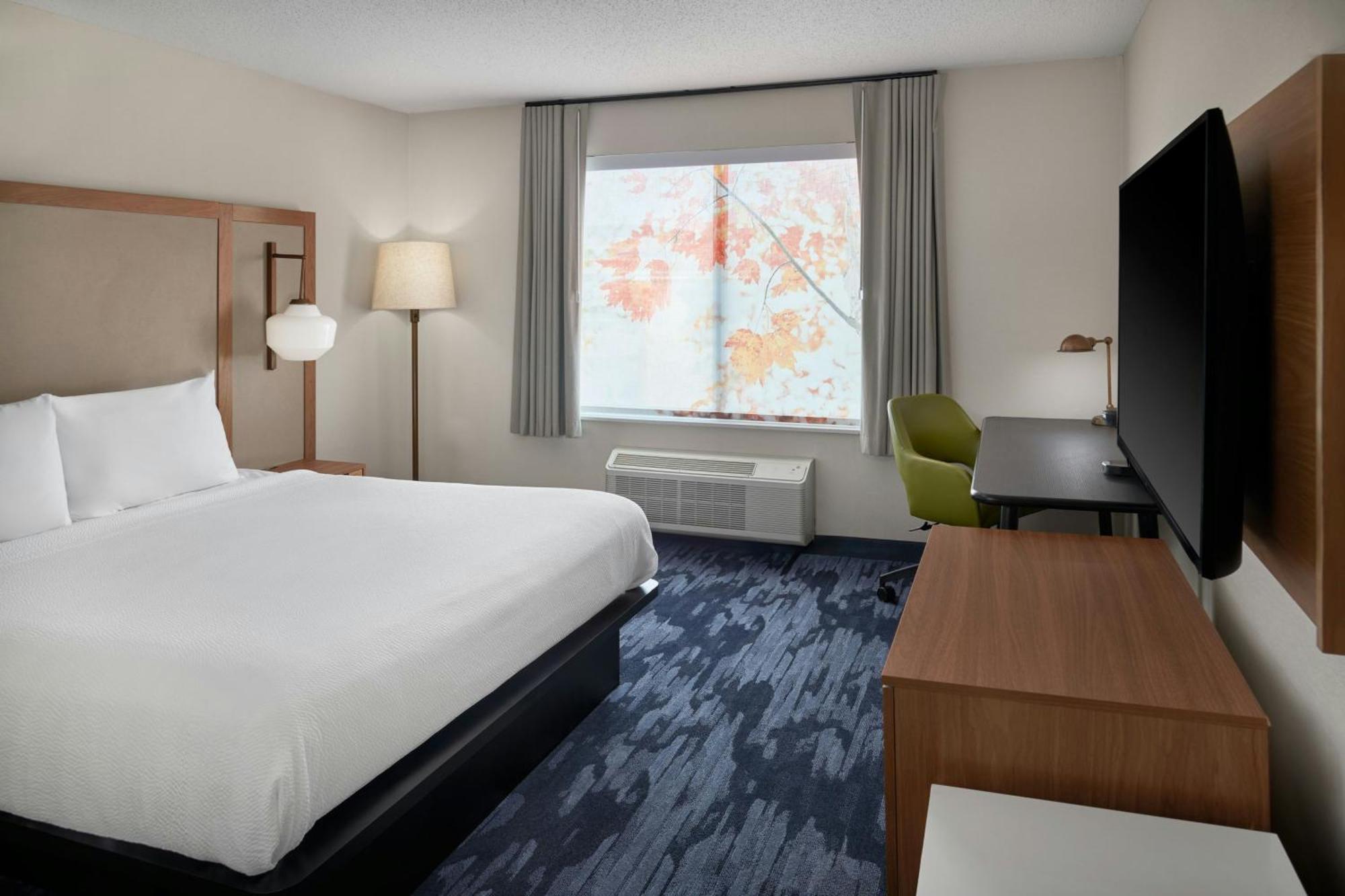 King Room with Bathtub - Mobility Access