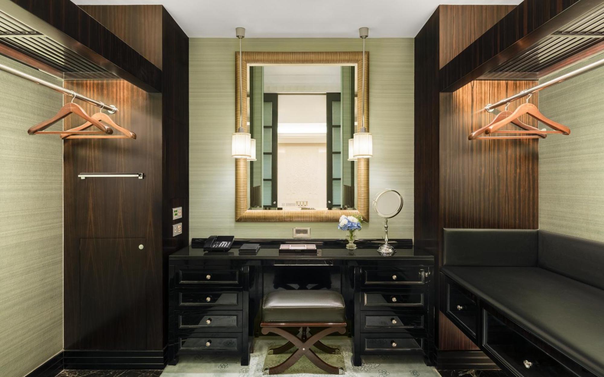 Grand Deluxe River Room